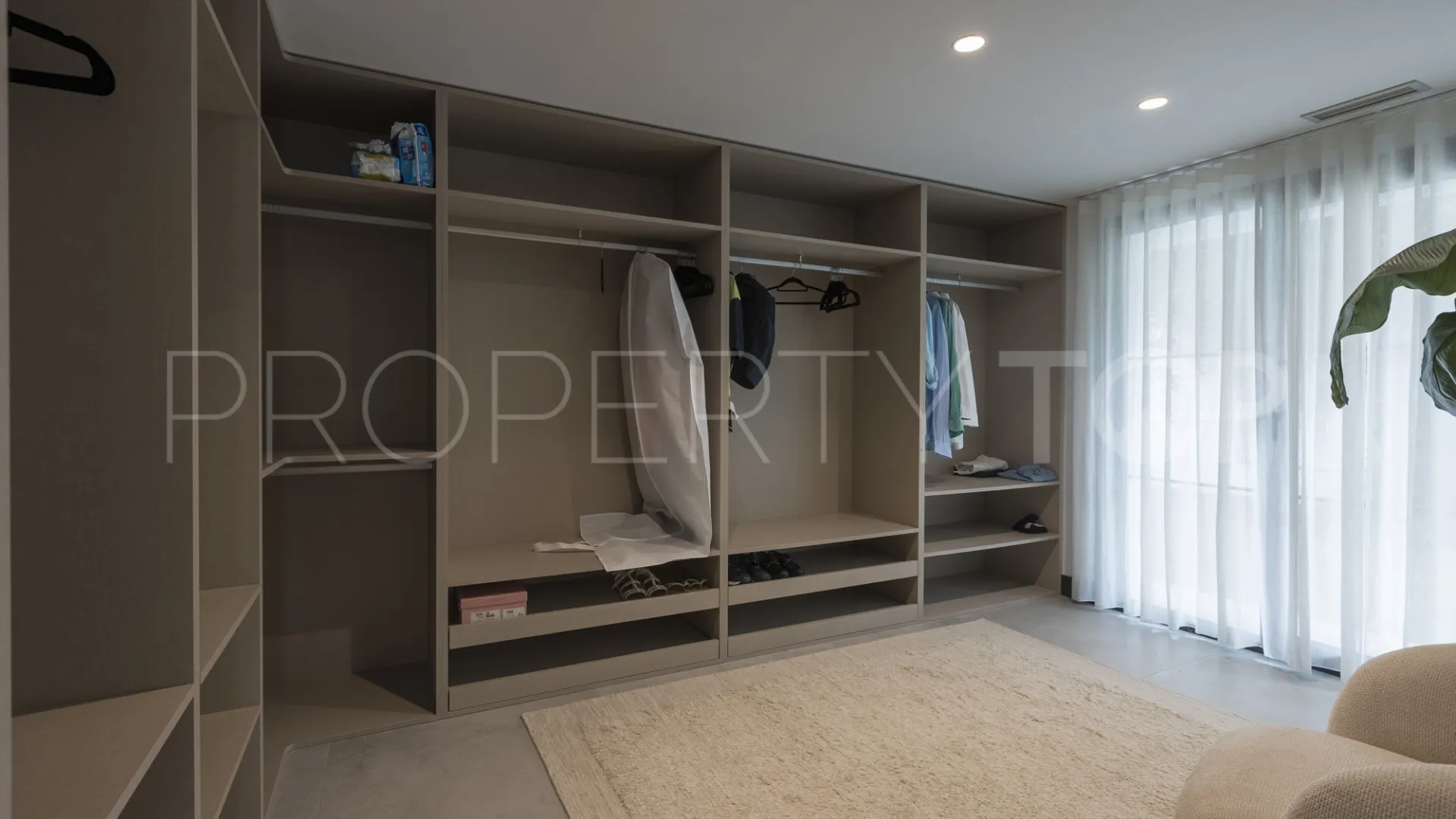 For sale Marbella East villa with 5 bedrooms