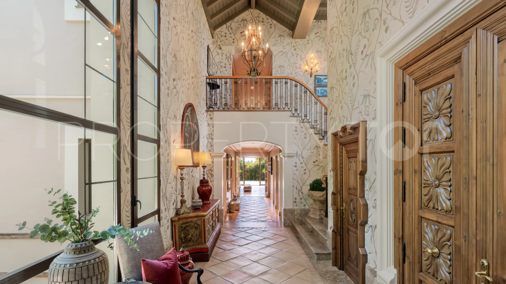 Villa for sale in Guadalmina Baja with 8 bedrooms
