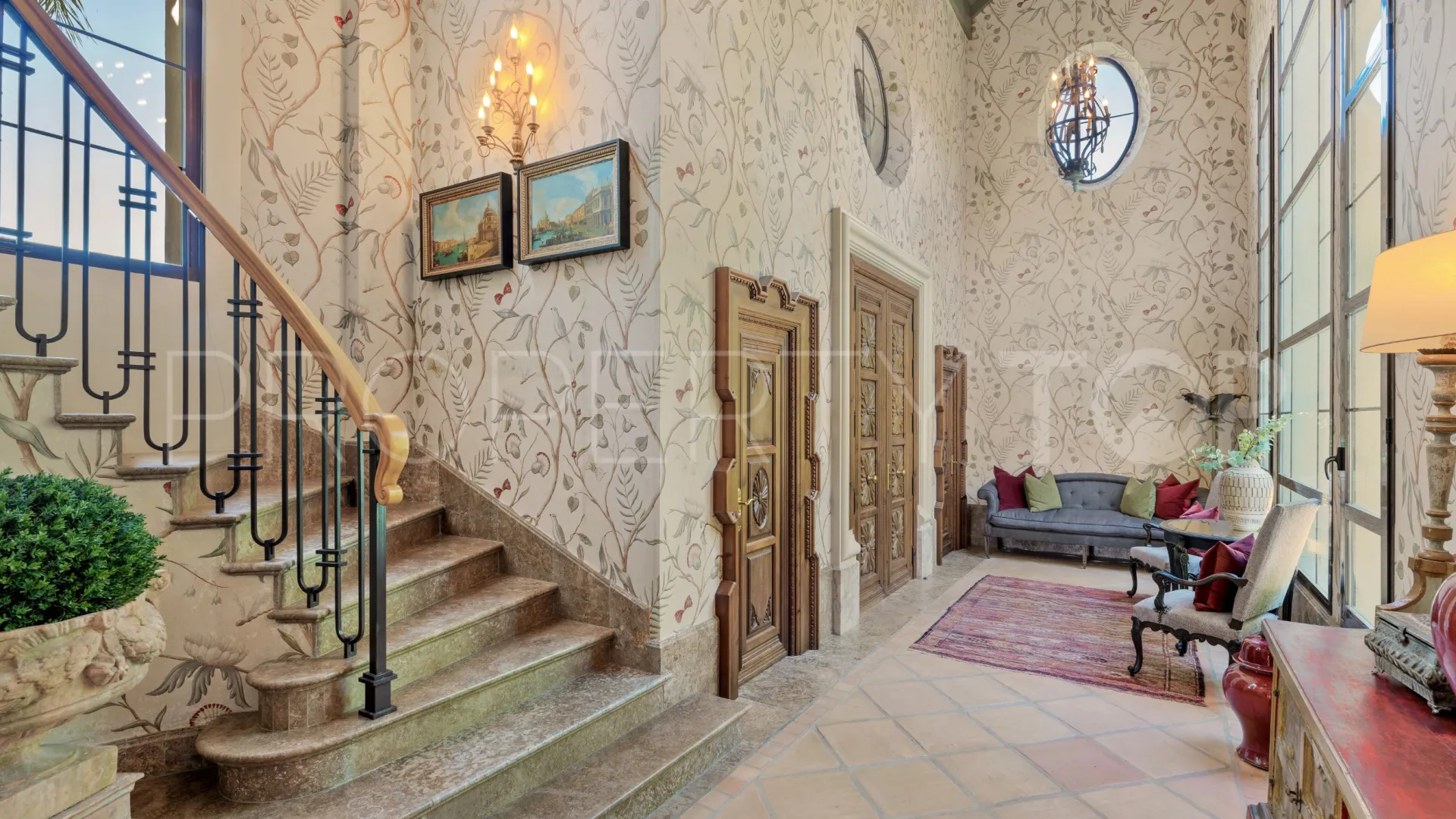 Villa for sale in Guadalmina Baja with 8 bedrooms