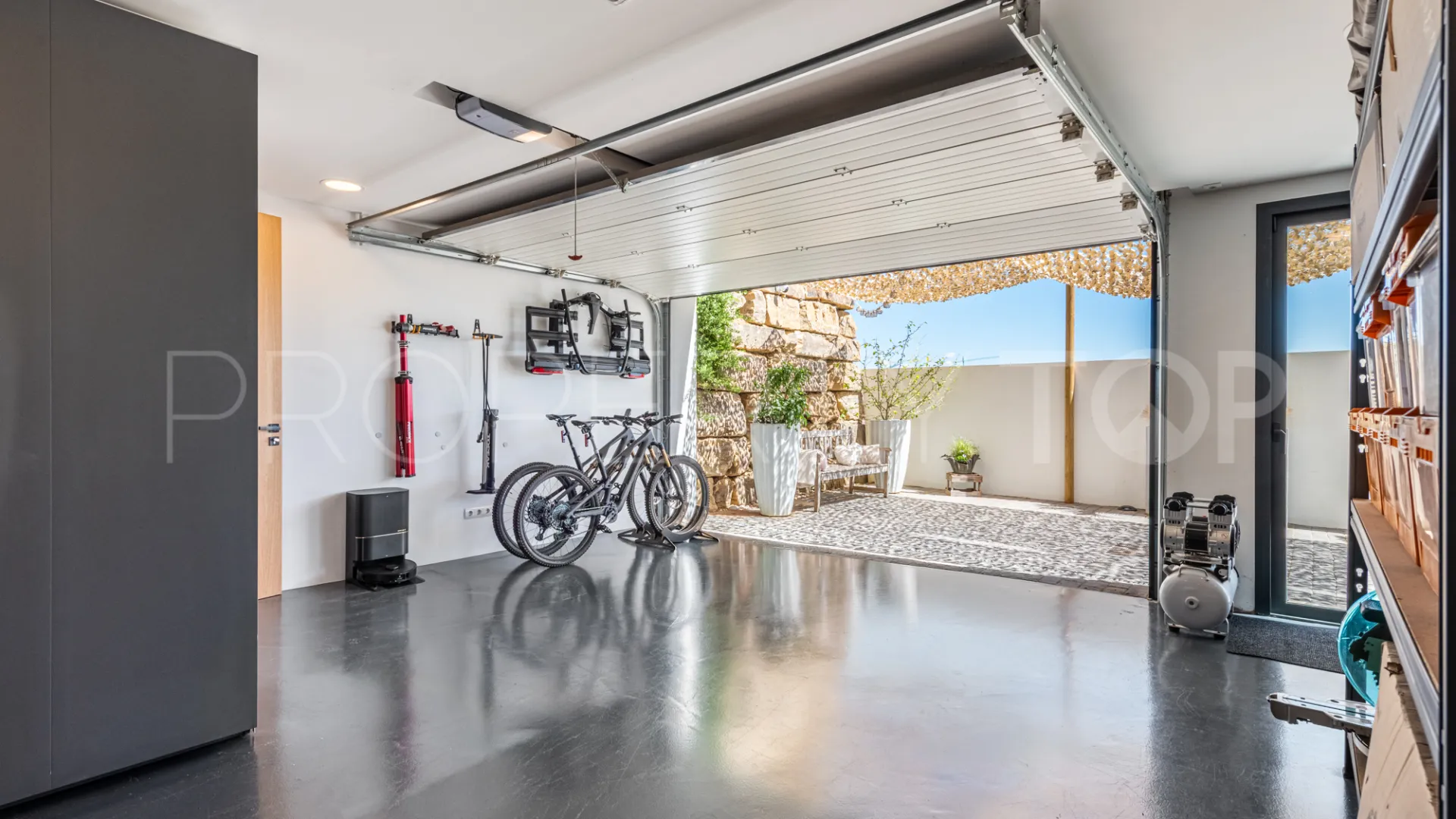 Se vende villa en Casares