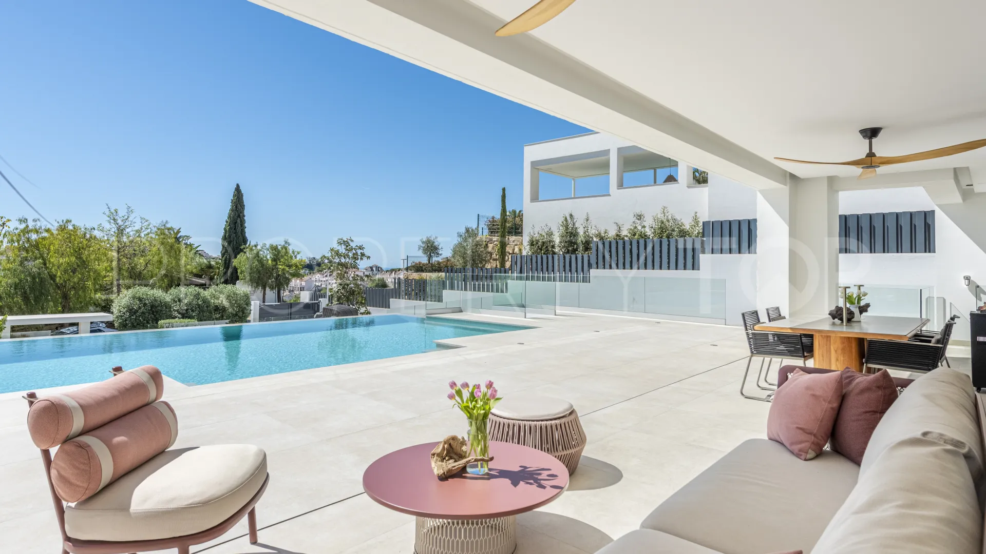 Se vende villa en Casares