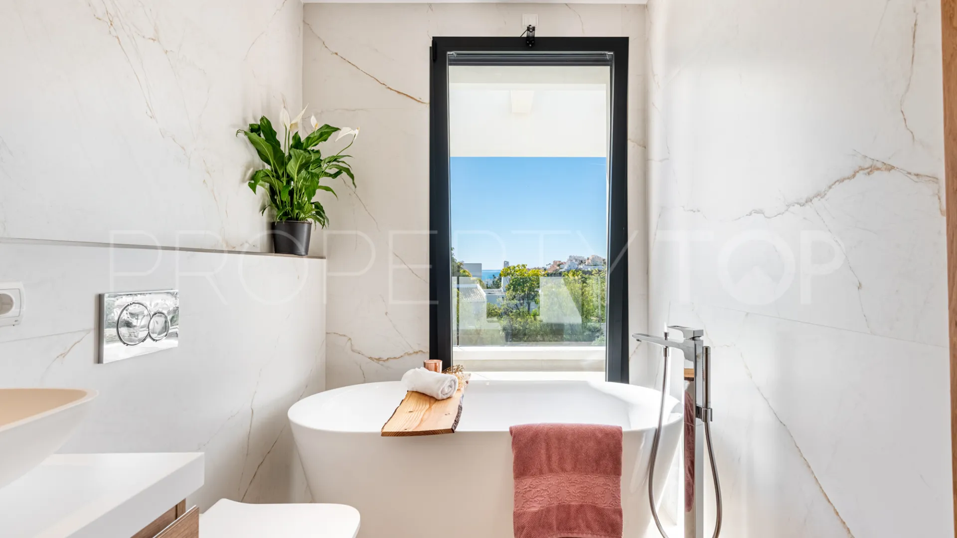 Se vende villa en Casares