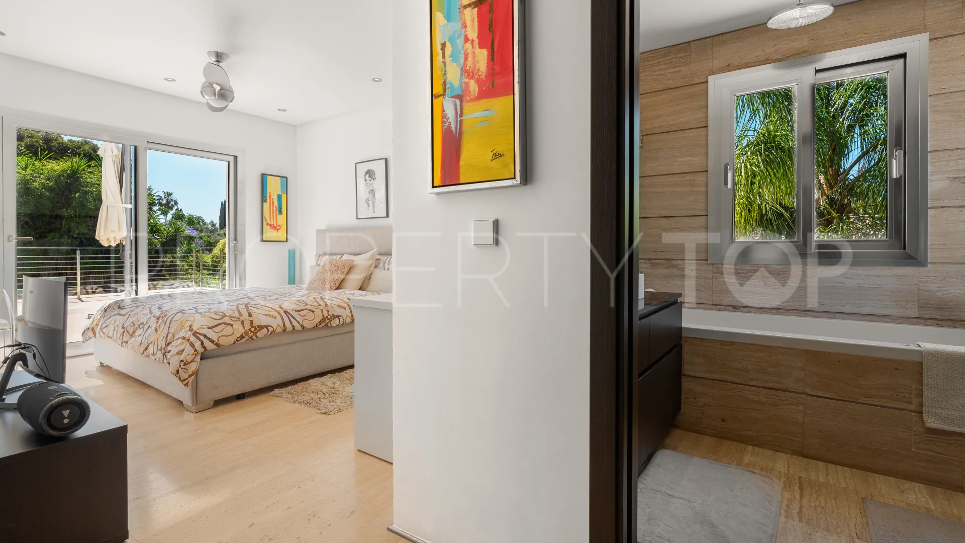 Villa for sale in Nueva Andalucia