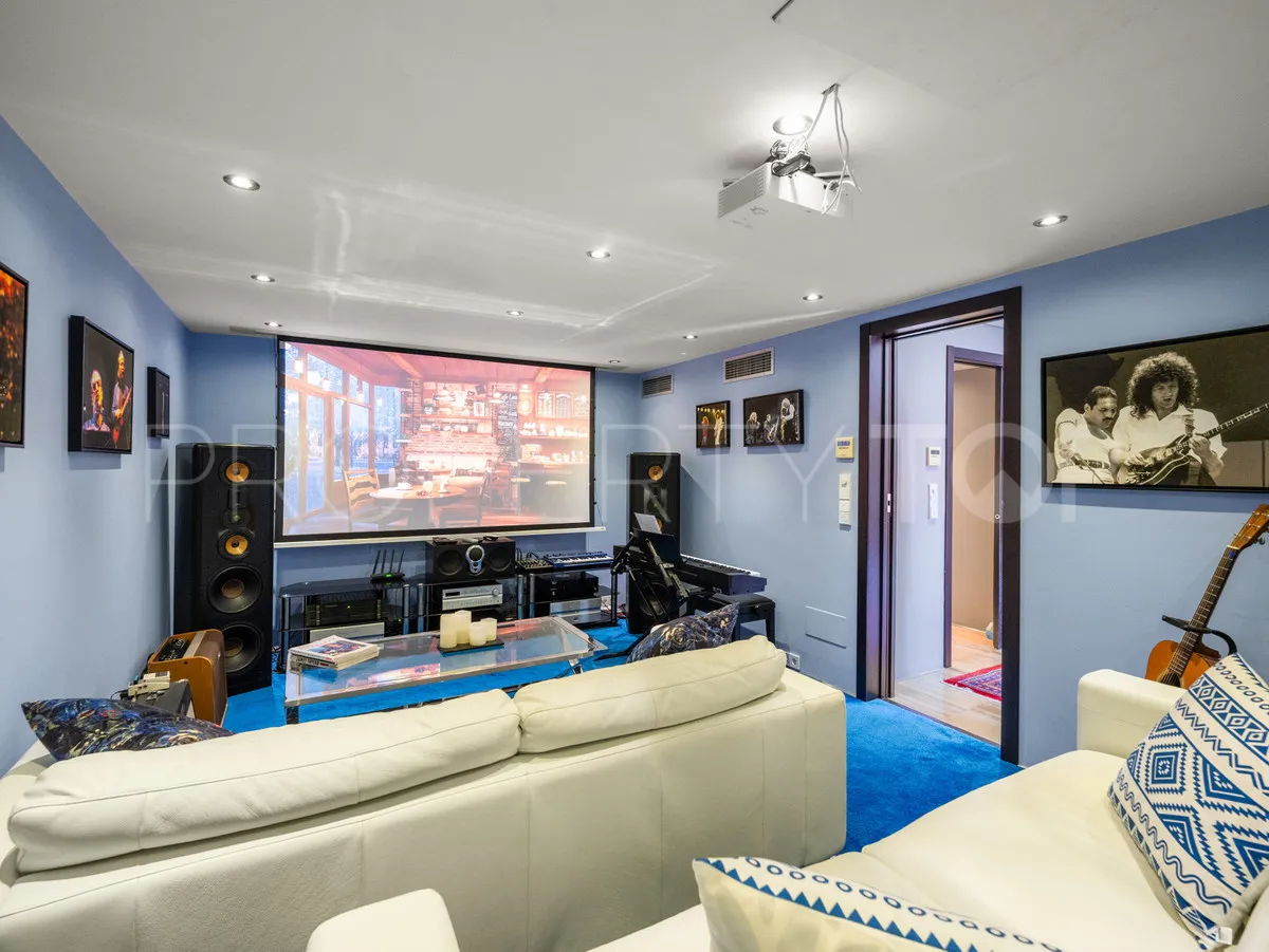Villa for sale in Nueva Andalucia