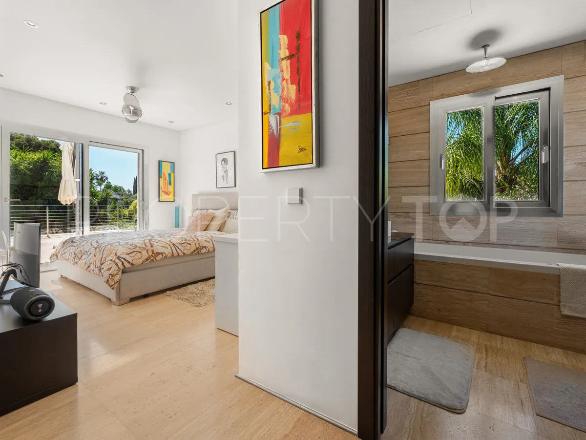 Villa for sale in Nueva Andalucia