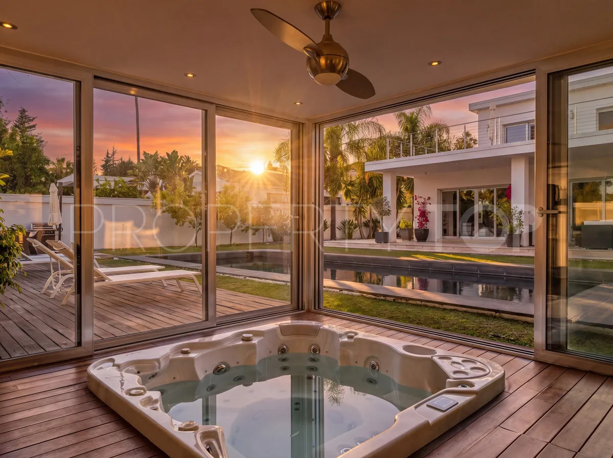 Villa for sale in Nueva Andalucia