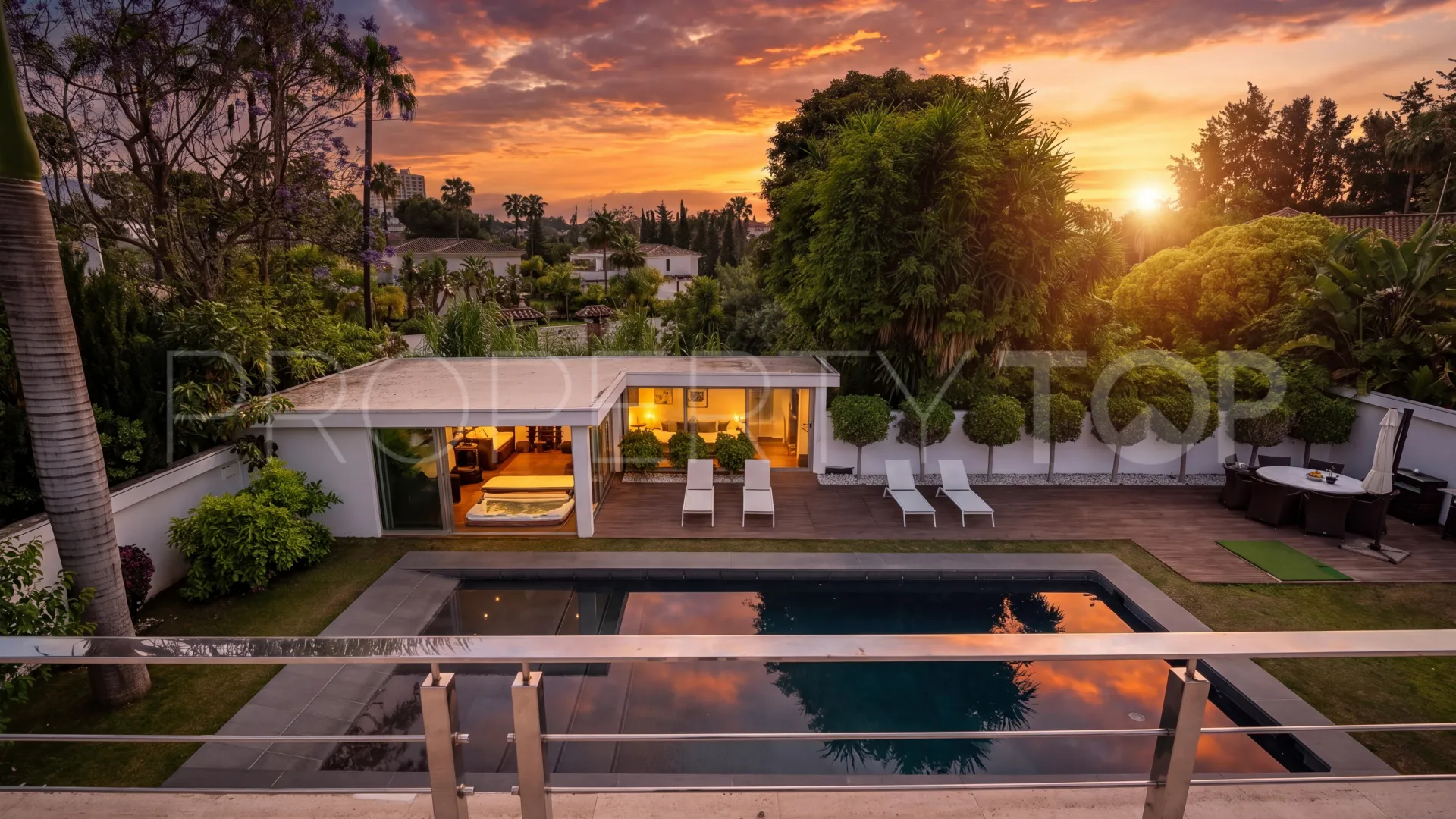 Villa for sale in Nueva Andalucia
