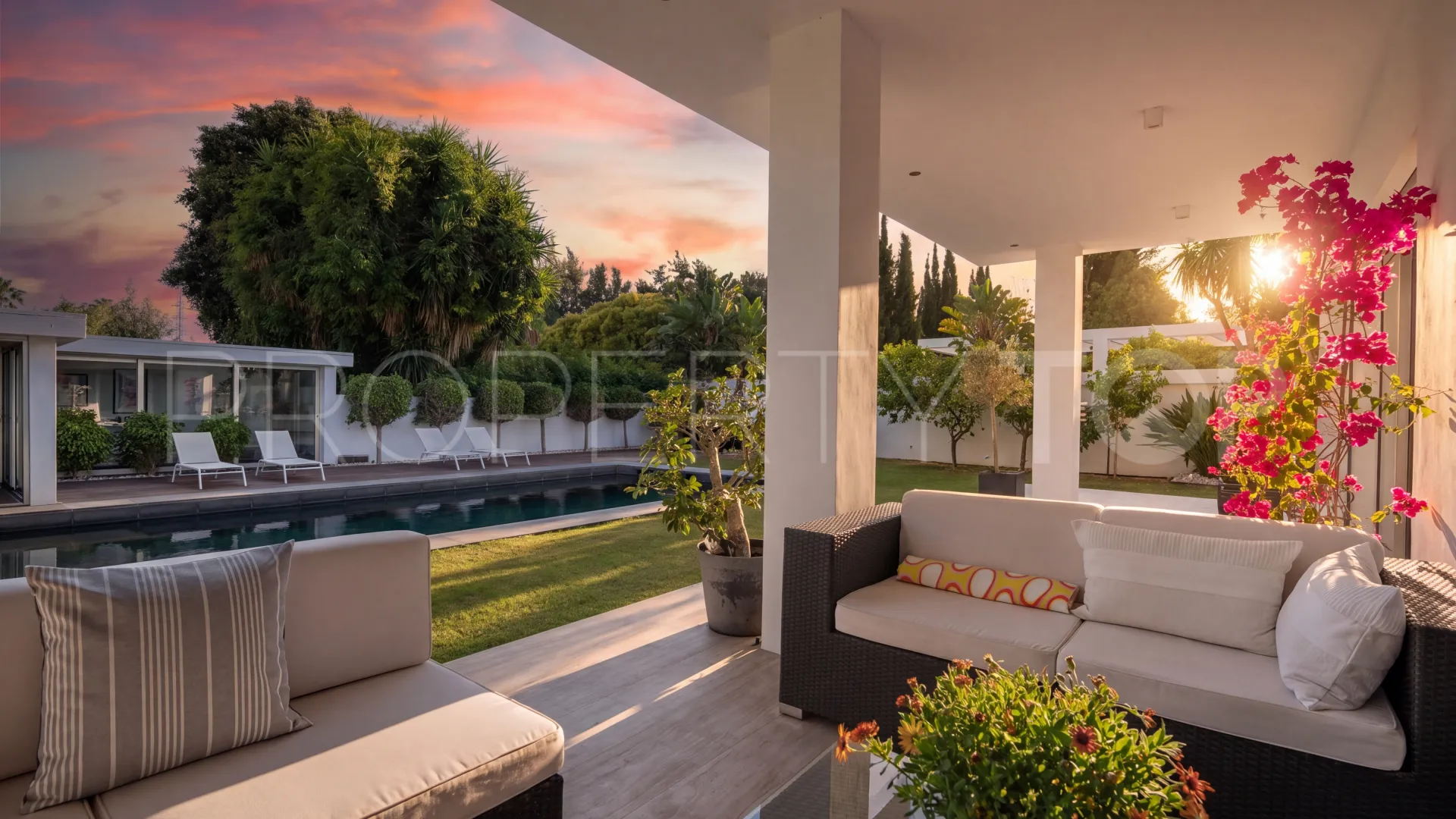 Villa for sale in Nueva Andalucia