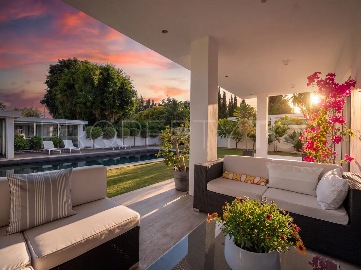 Villa for sale in Nueva Andalucia