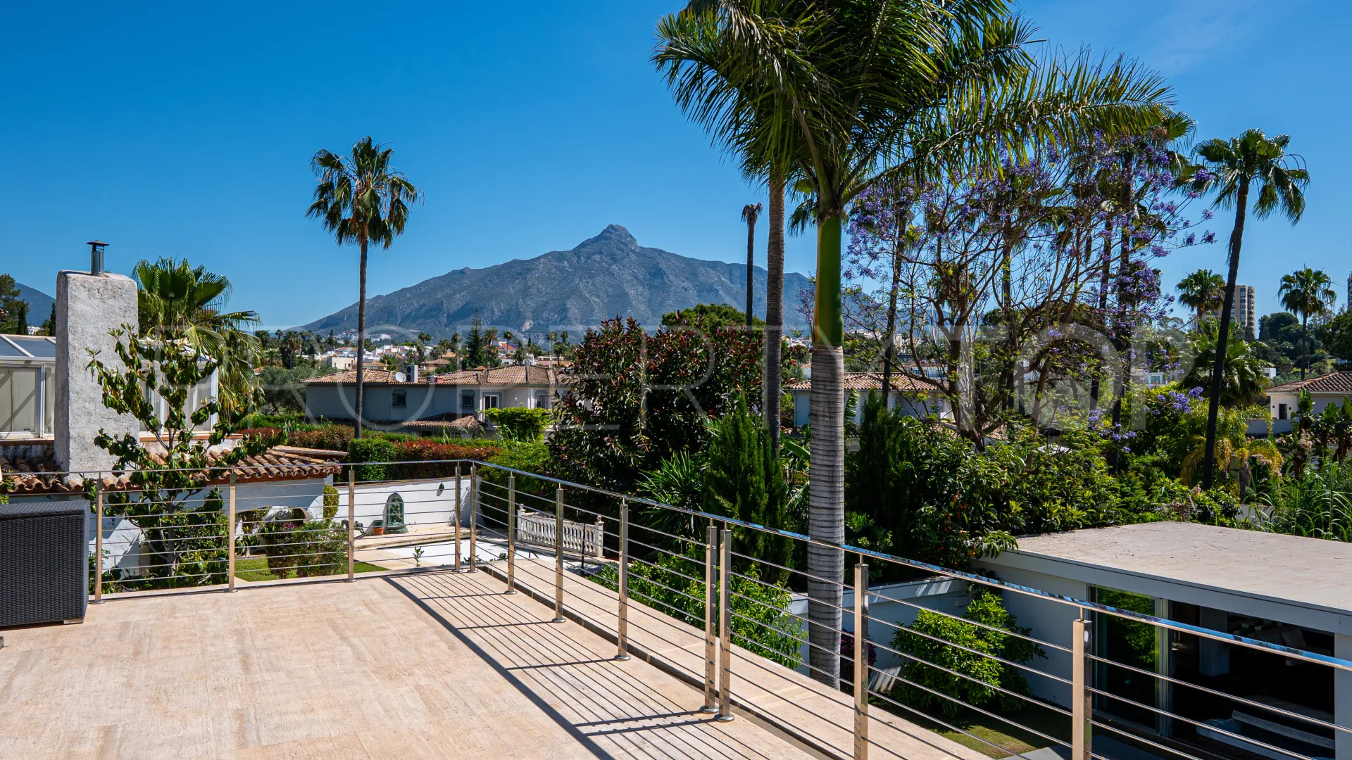 Villa for sale in Nueva Andalucia