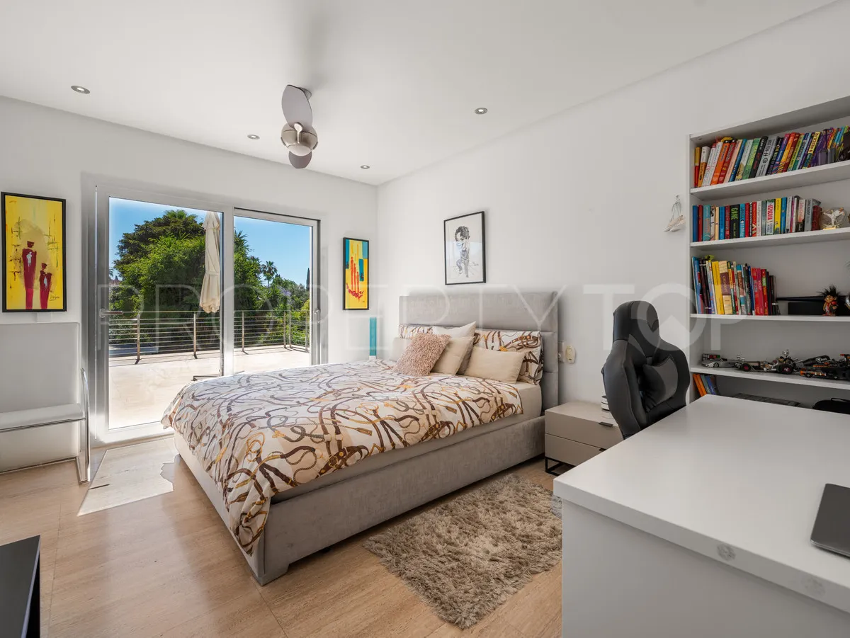 Villa for sale in Nueva Andalucia
