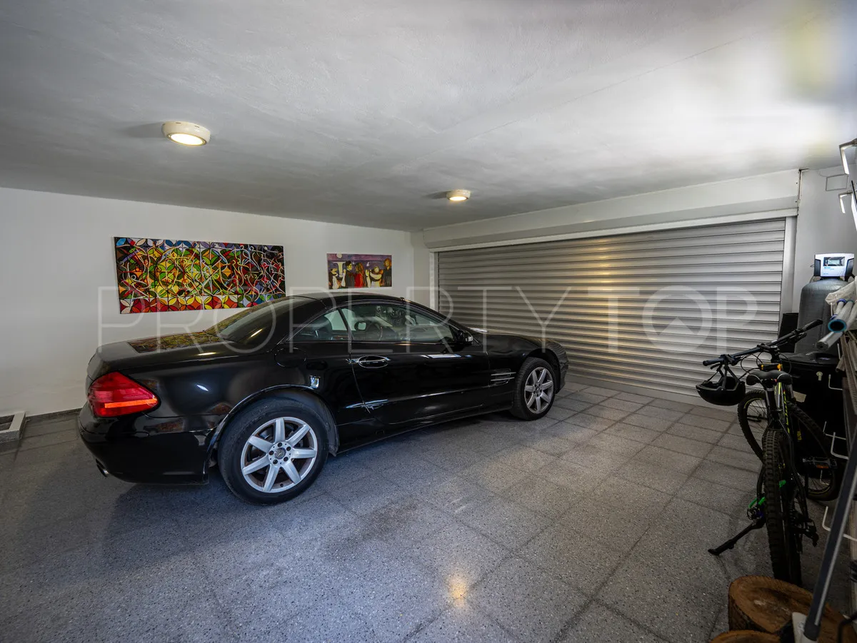 Villa for sale in Nueva Andalucia