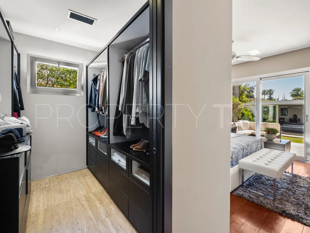 Villa for sale in Nueva Andalucia
