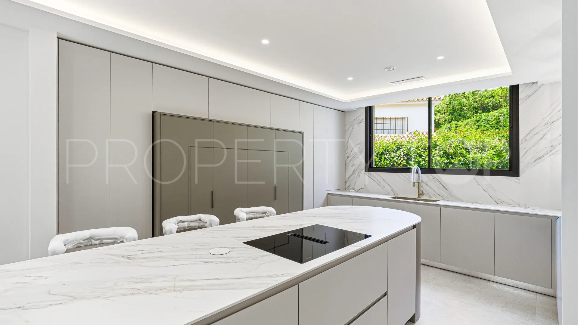 5 bedrooms Los Monteros Playa villa for sale