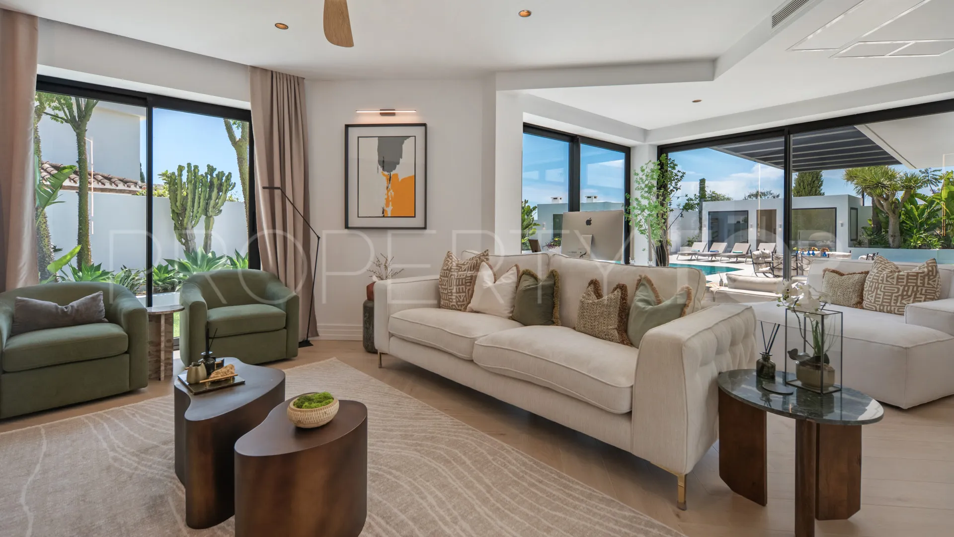 Villa for sale in Estepona East