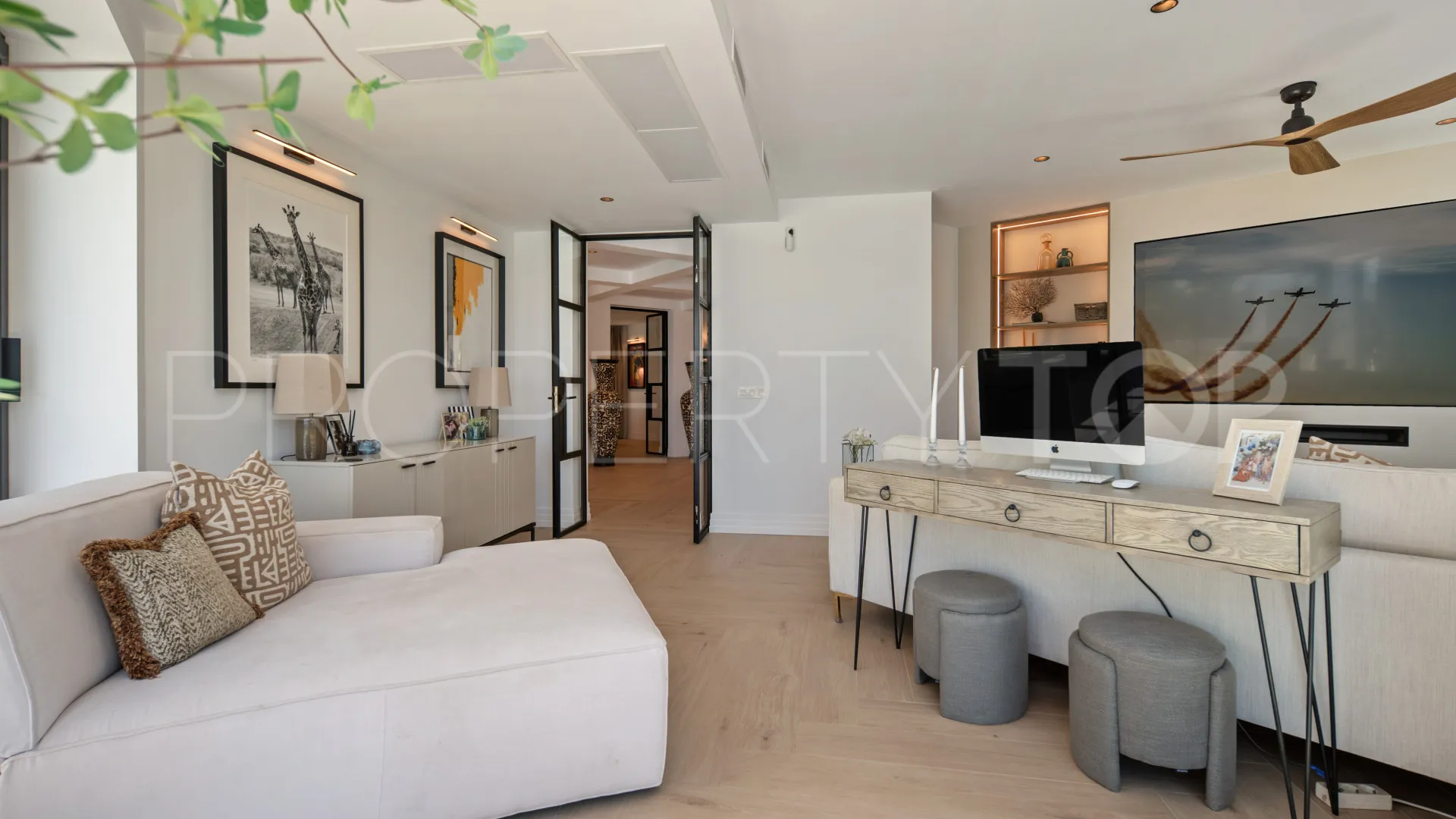 Villa for sale in Estepona East