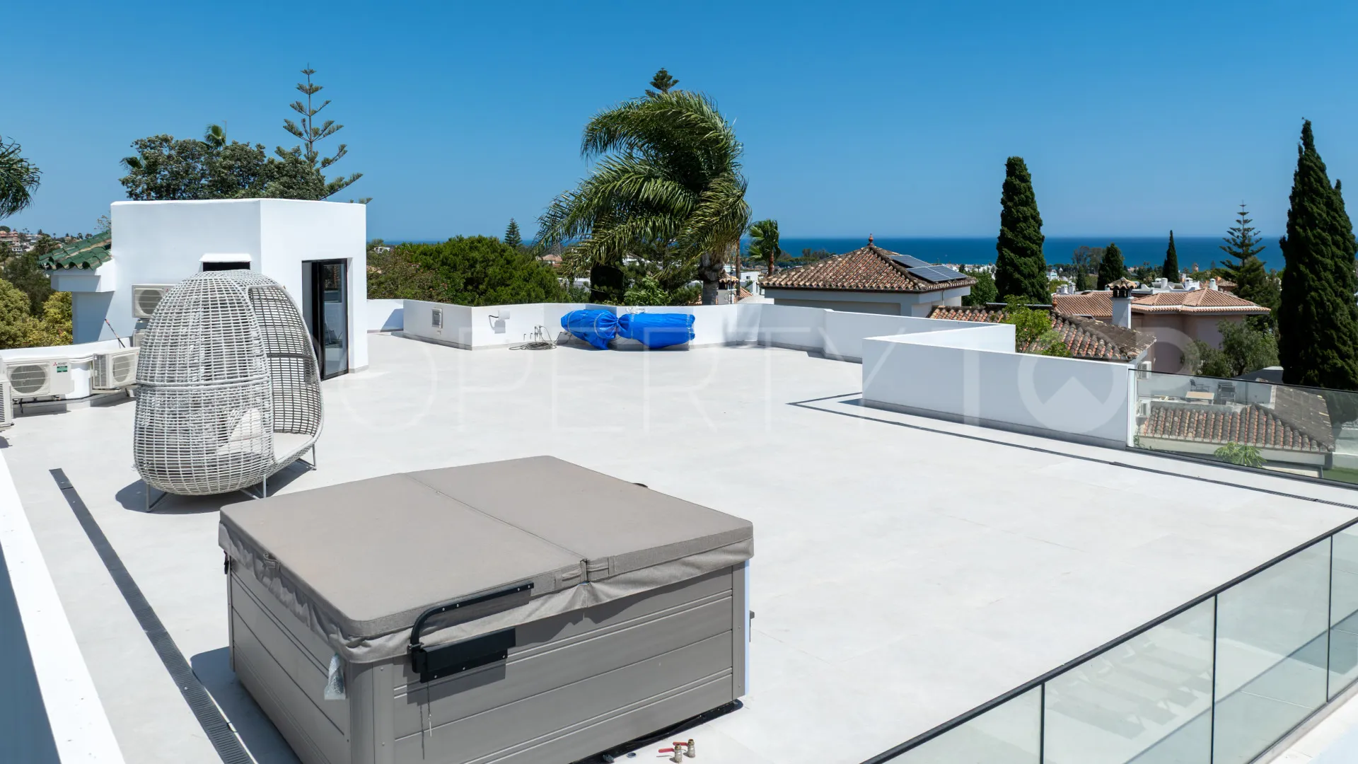 Villa for sale in Estepona East