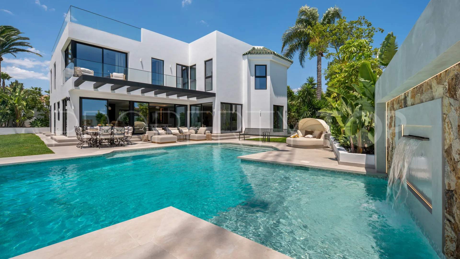 Villa for sale in Estepona East