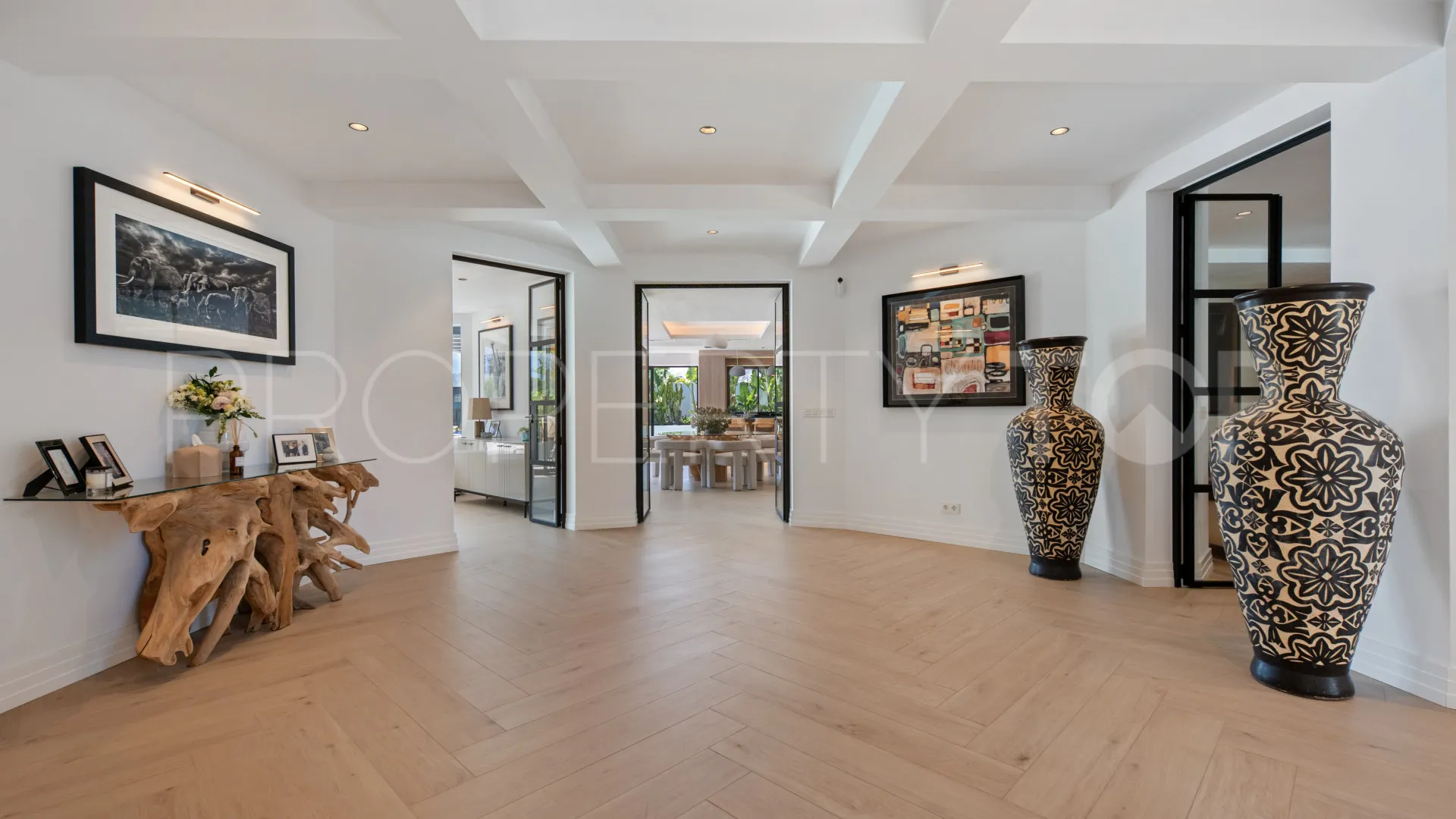 Villa for sale in Estepona East