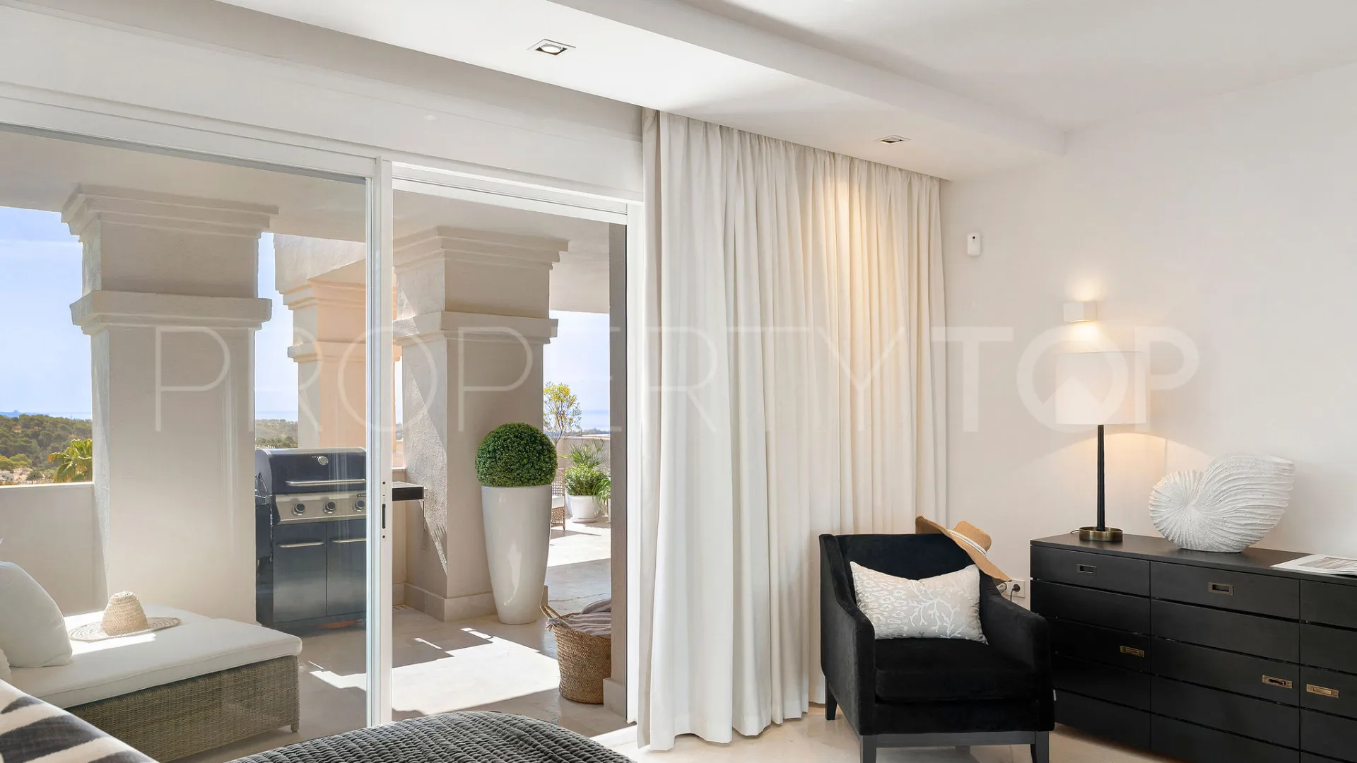 Comprar apartamento de 3 dormitorios en Nueva Andalucia
