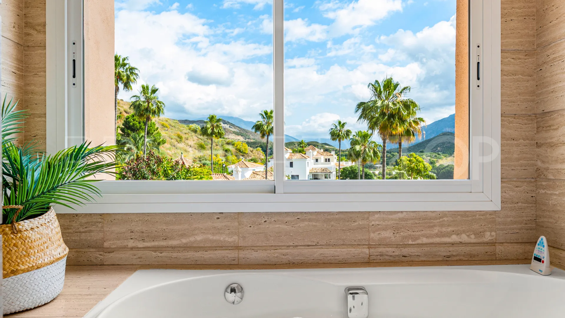 Comprar apartamento de 3 dormitorios en Nueva Andalucia