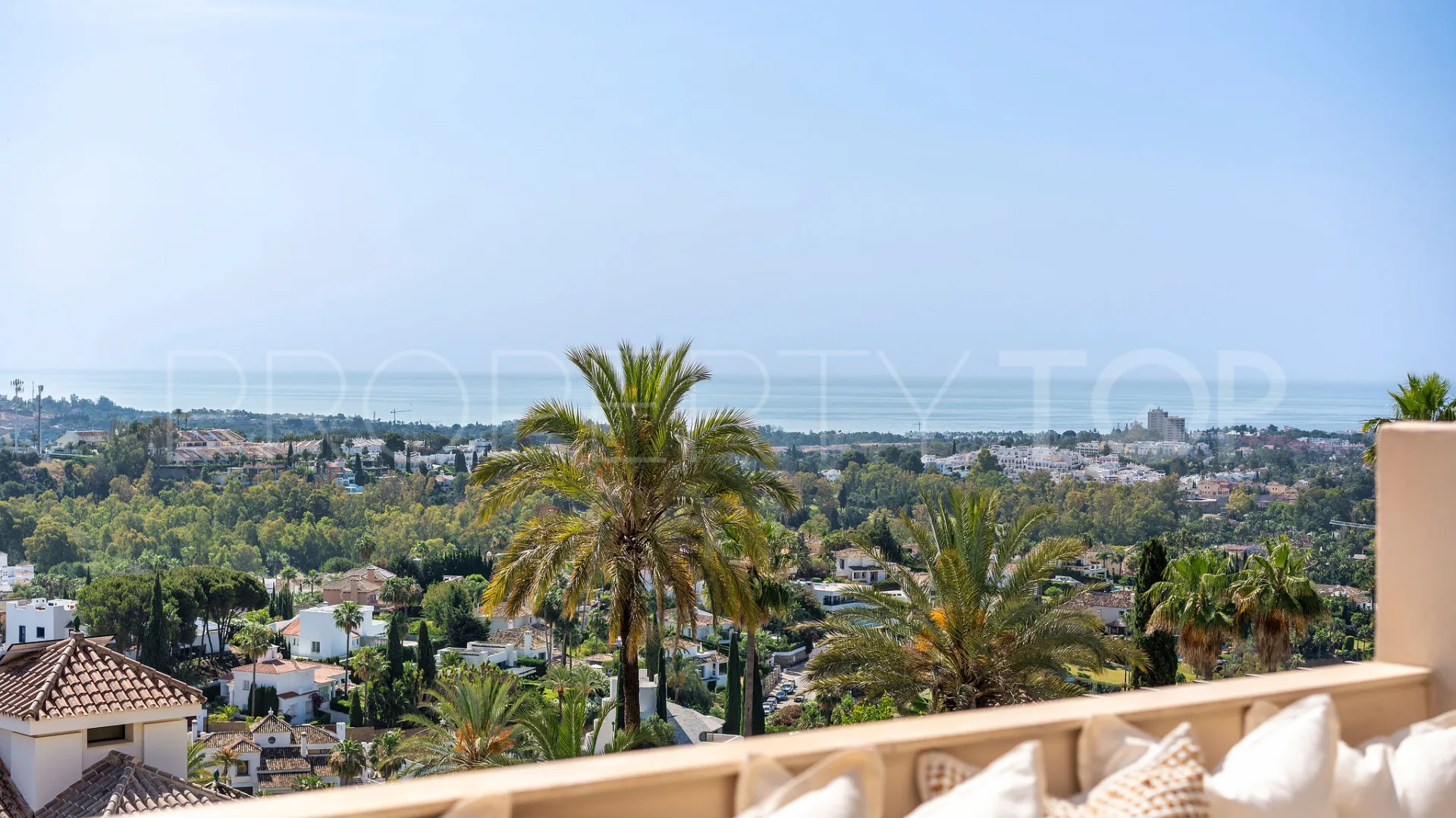 Comprar apartamento de 3 dormitorios en Nueva Andalucia