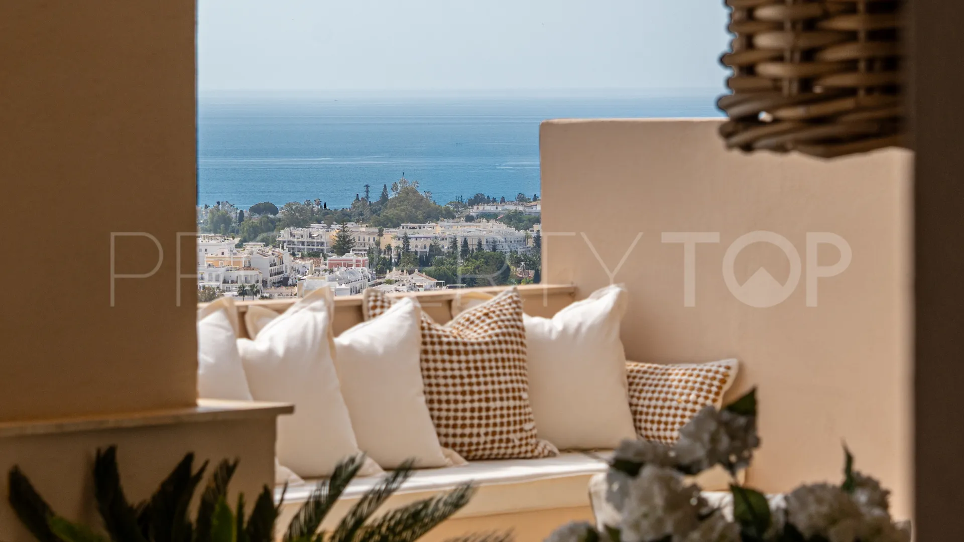 Comprar apartamento de 3 dormitorios en Nueva Andalucia