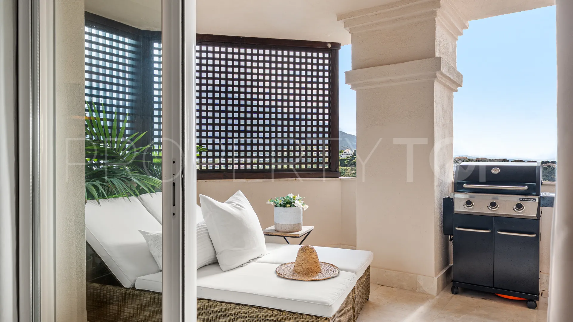 Comprar apartamento de 3 dormitorios en Nueva Andalucia