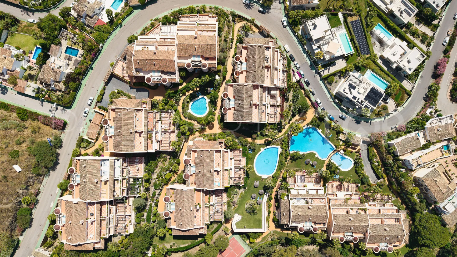 Comprar apartamento de 3 dormitorios en Nueva Andalucia