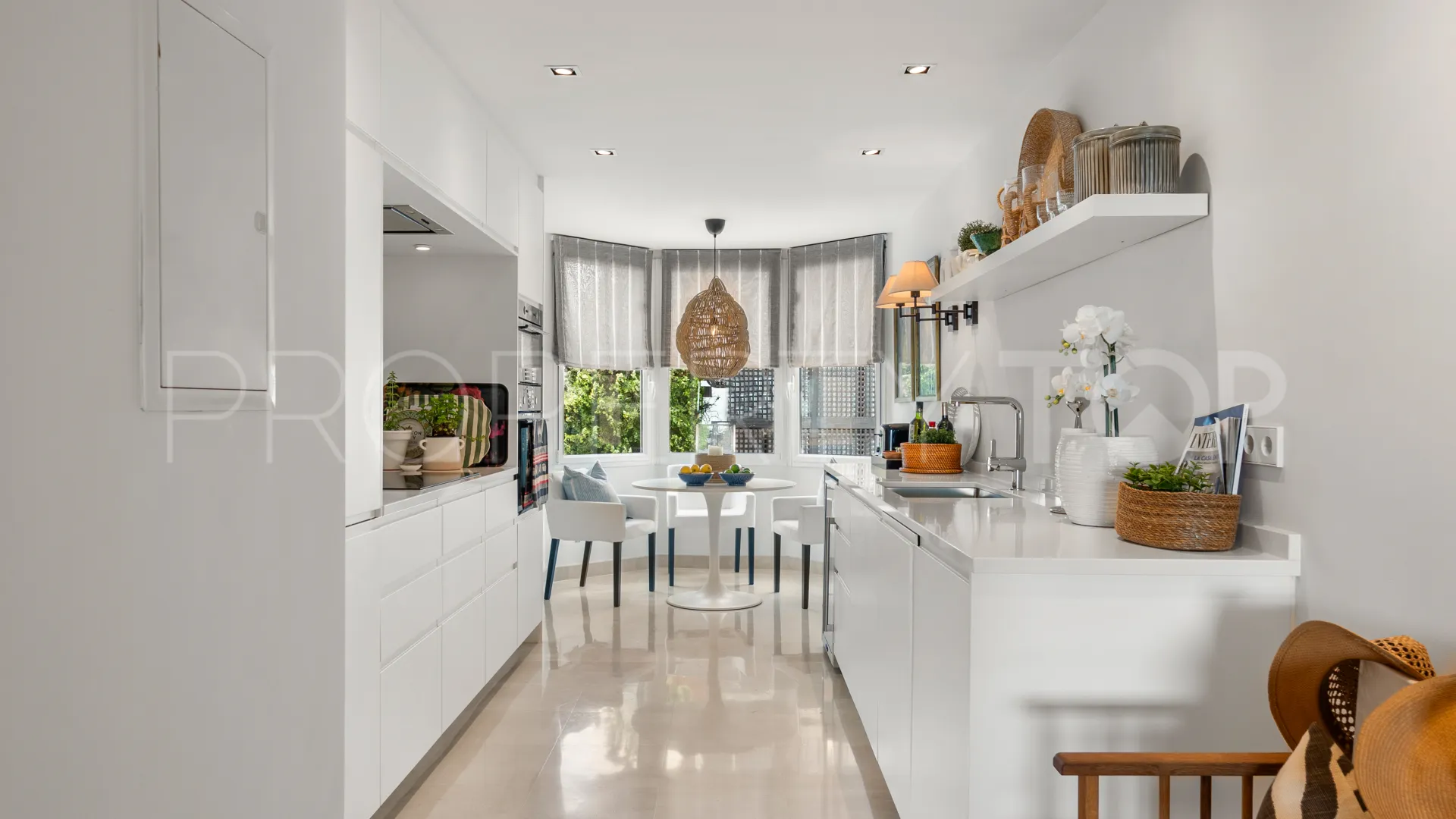 Comprar apartamento de 3 dormitorios en Nueva Andalucia