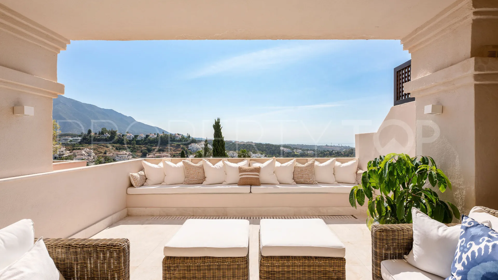 Comprar apartamento de 3 dormitorios en Nueva Andalucia