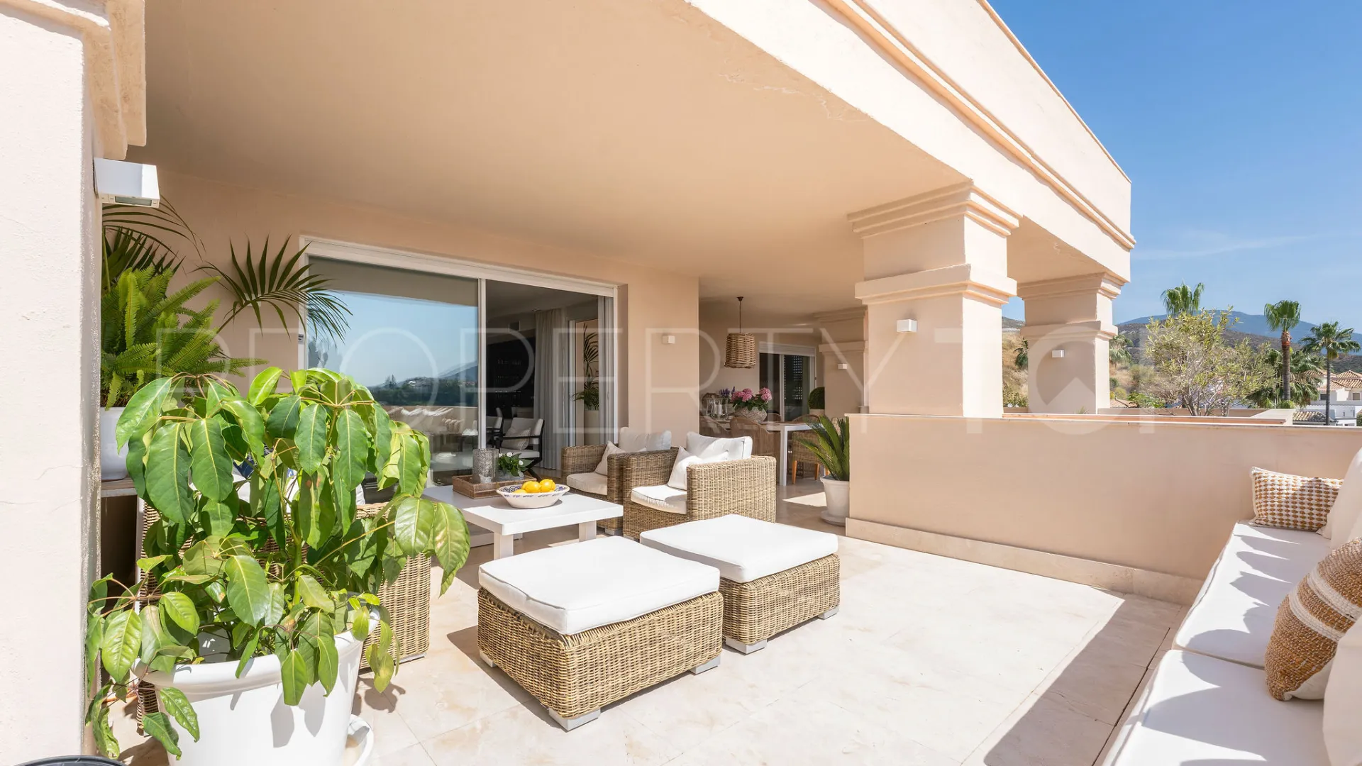 Comprar apartamento de 3 dormitorios en Nueva Andalucia