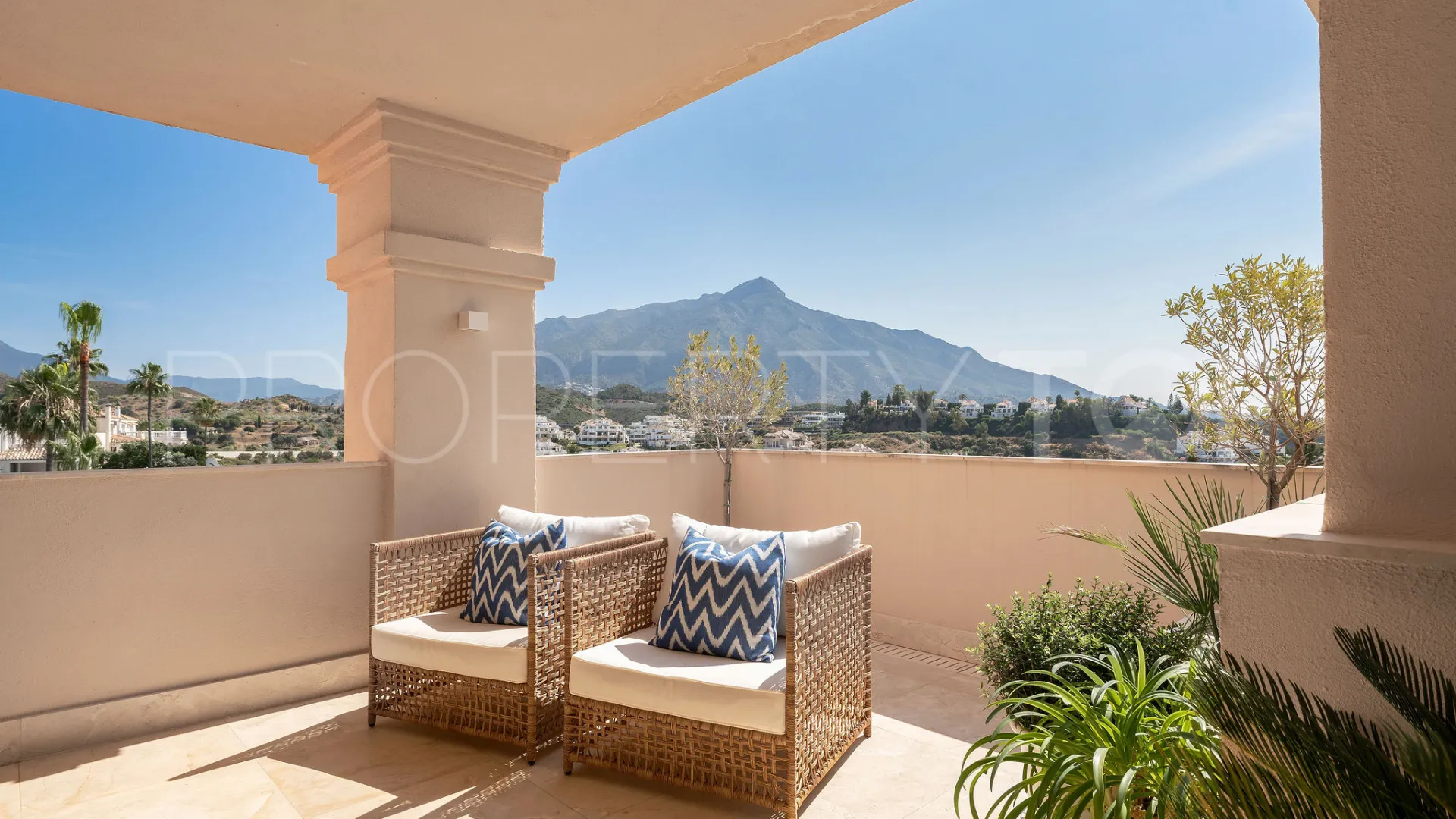 Comprar apartamento de 3 dormitorios en Nueva Andalucia