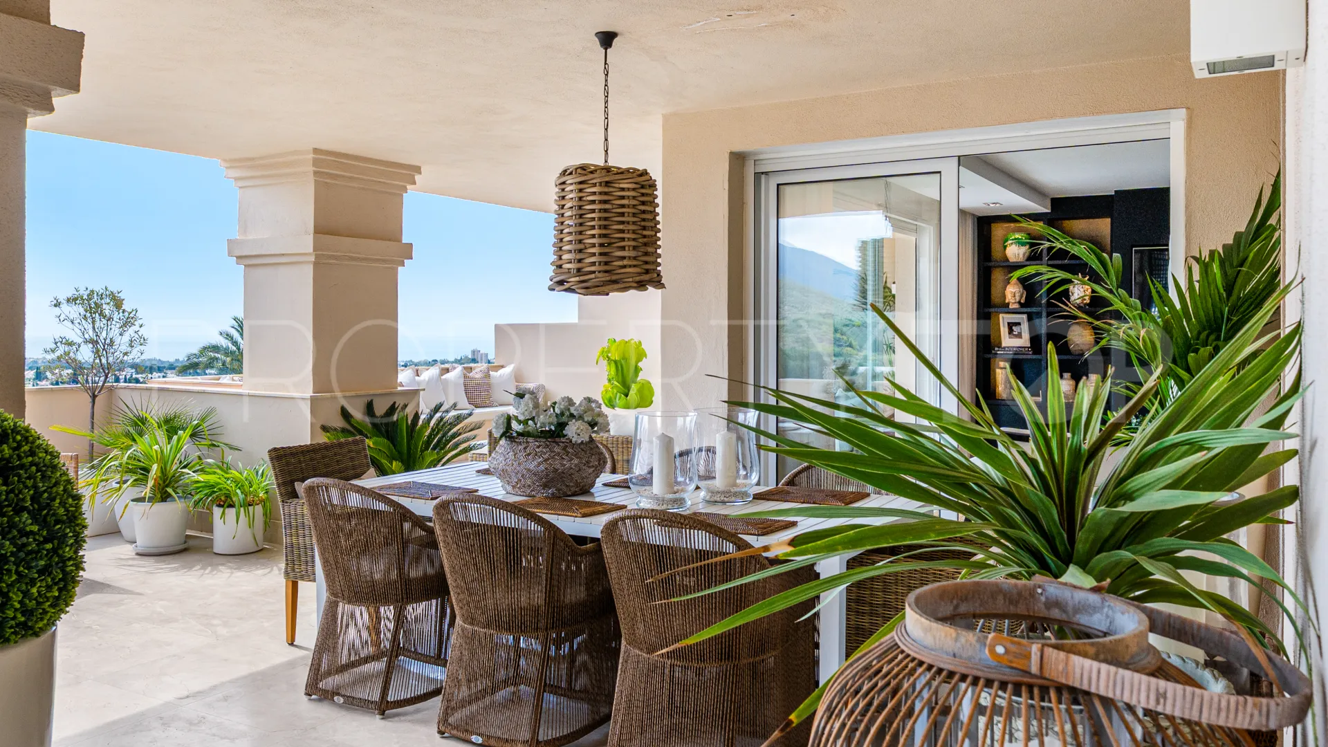 Comprar apartamento de 3 dormitorios en Nueva Andalucia