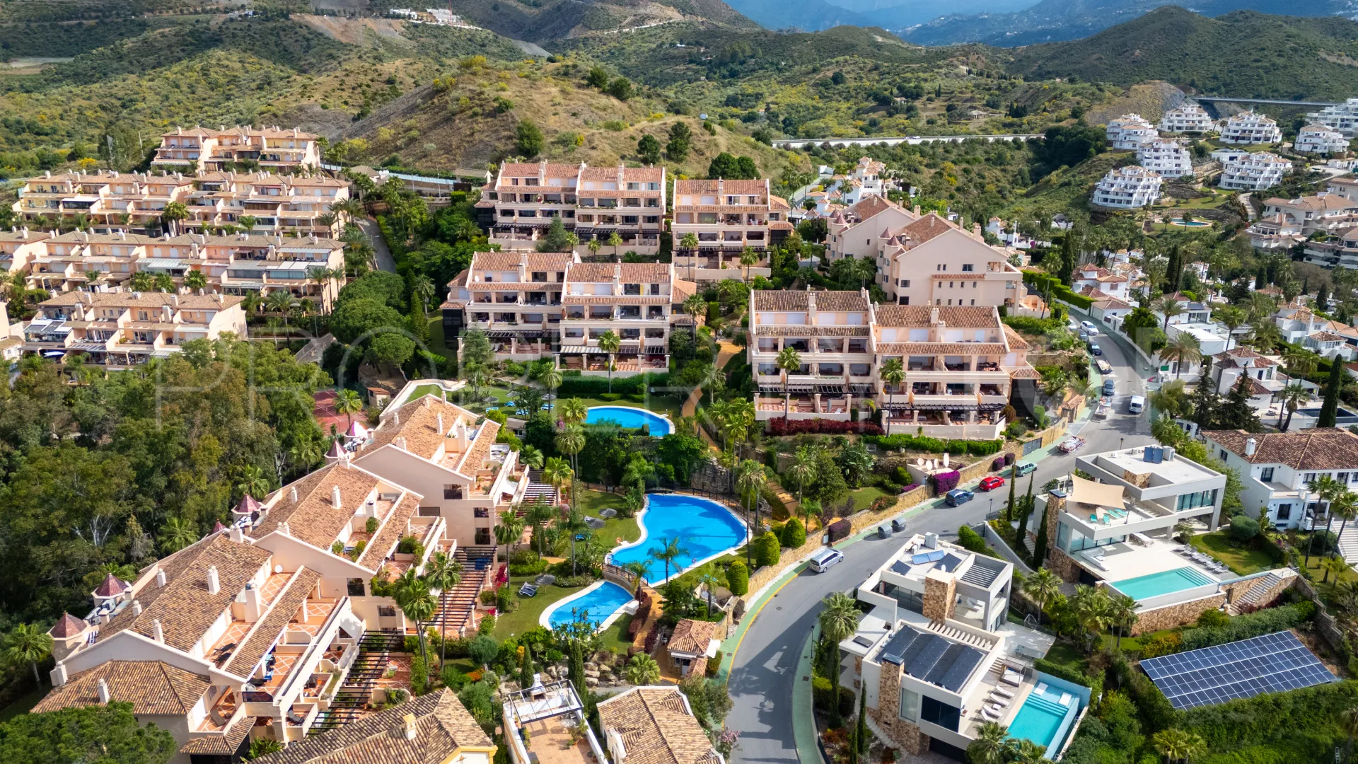 Comprar apartamento de 3 dormitorios en Nueva Andalucia