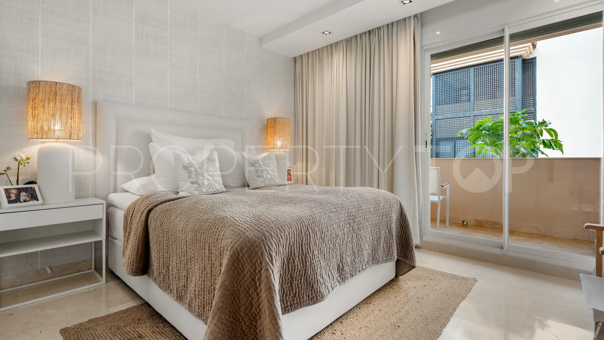 Comprar apartamento de 3 dormitorios en Nueva Andalucia