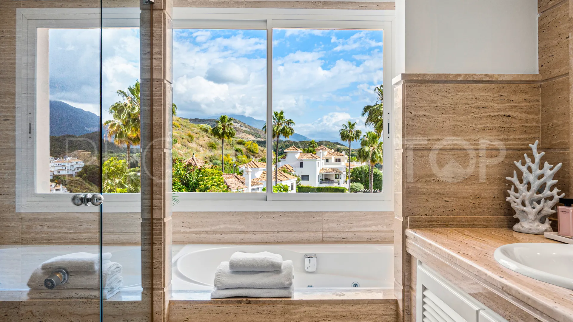 Comprar apartamento de 3 dormitorios en Nueva Andalucia