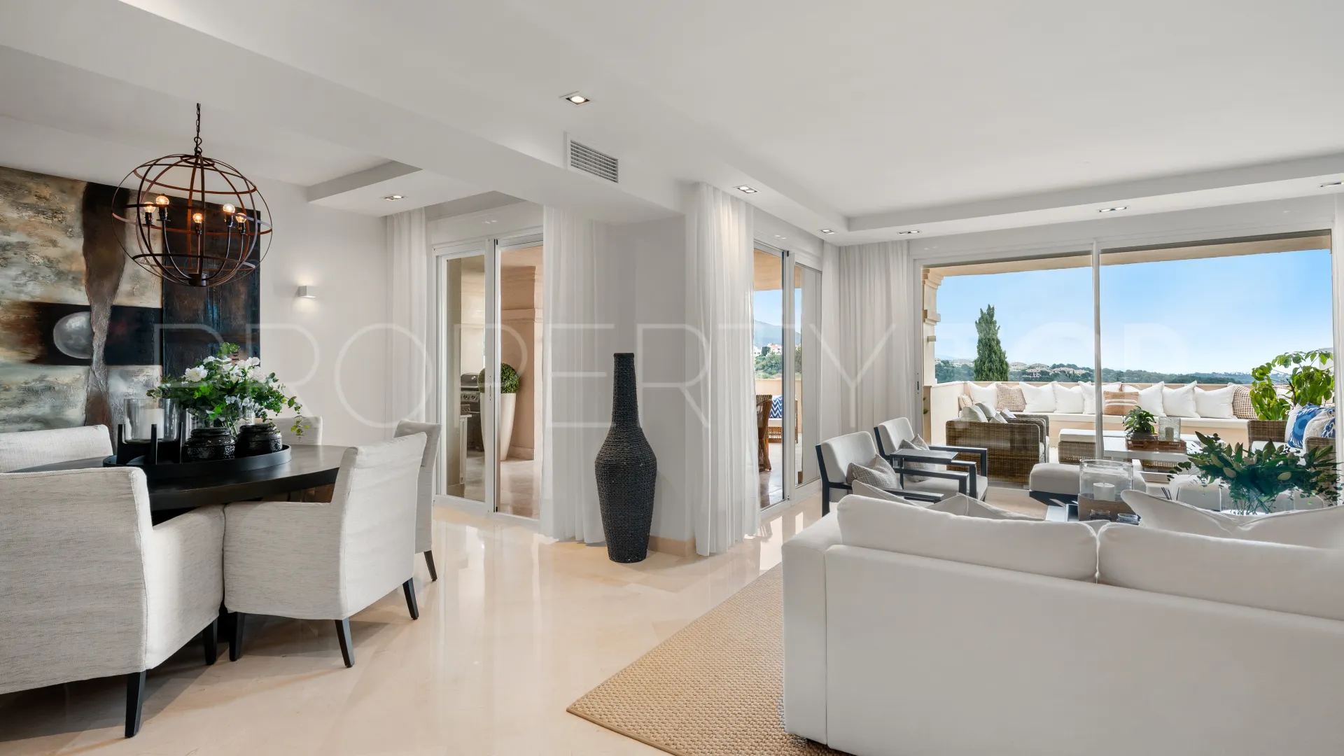 Comprar apartamento de 3 dormitorios en Nueva Andalucia