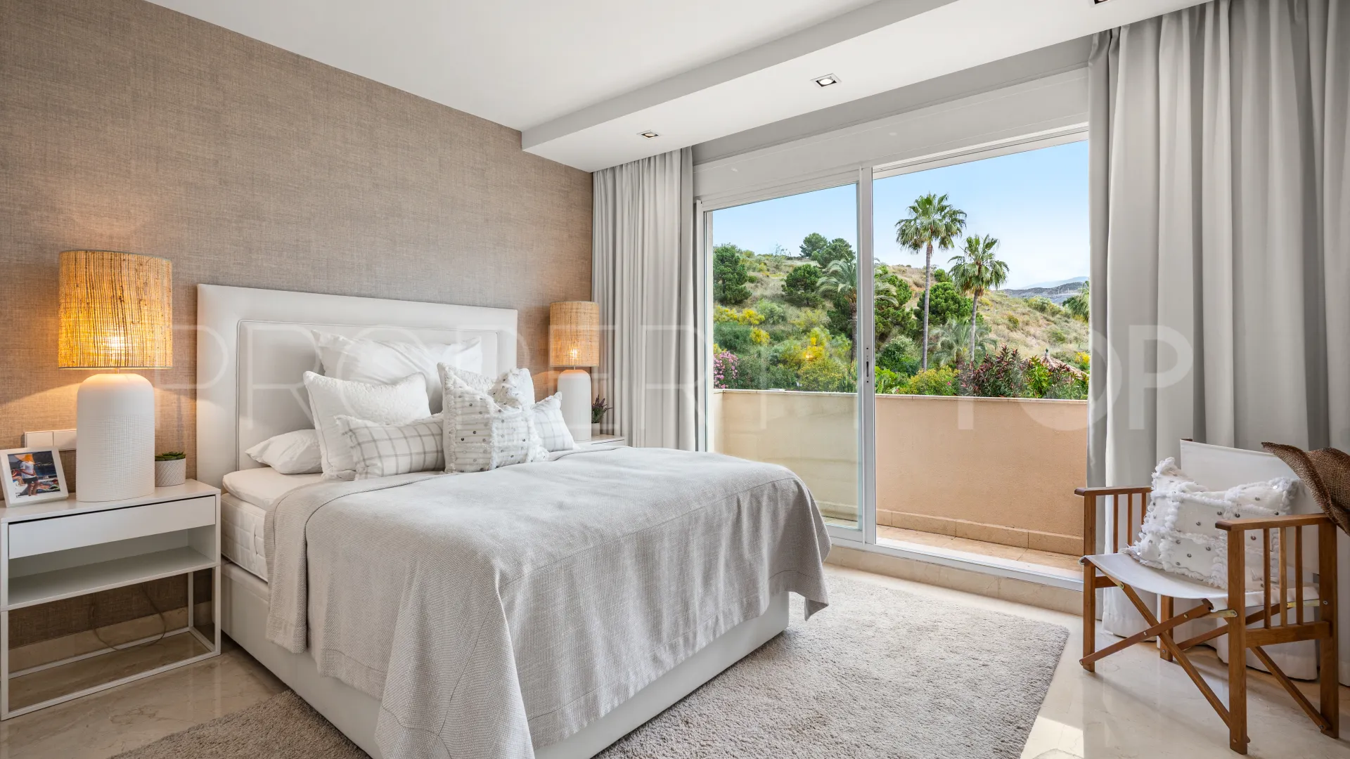Comprar apartamento de 3 dormitorios en Nueva Andalucia