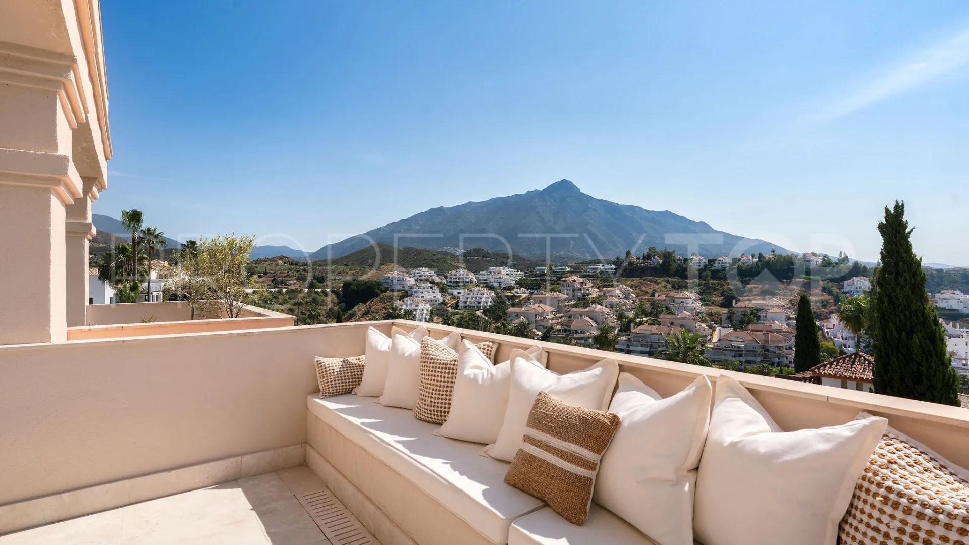 Comprar apartamento de 3 dormitorios en Nueva Andalucia
