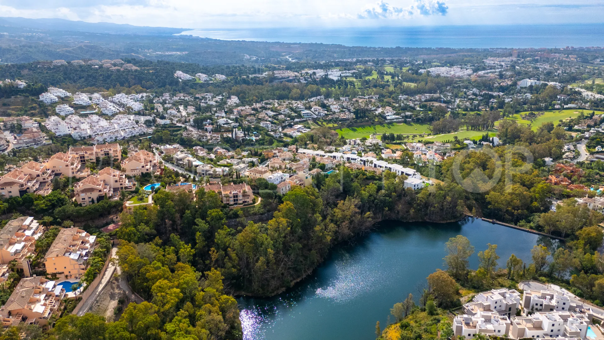 Comprar apartamento de 3 dormitorios en Nueva Andalucia