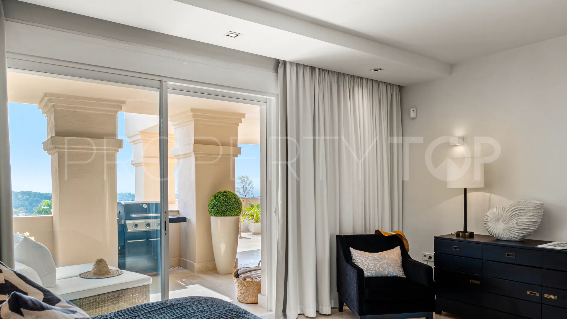 Comprar apartamento de 3 dormitorios en Nueva Andalucia