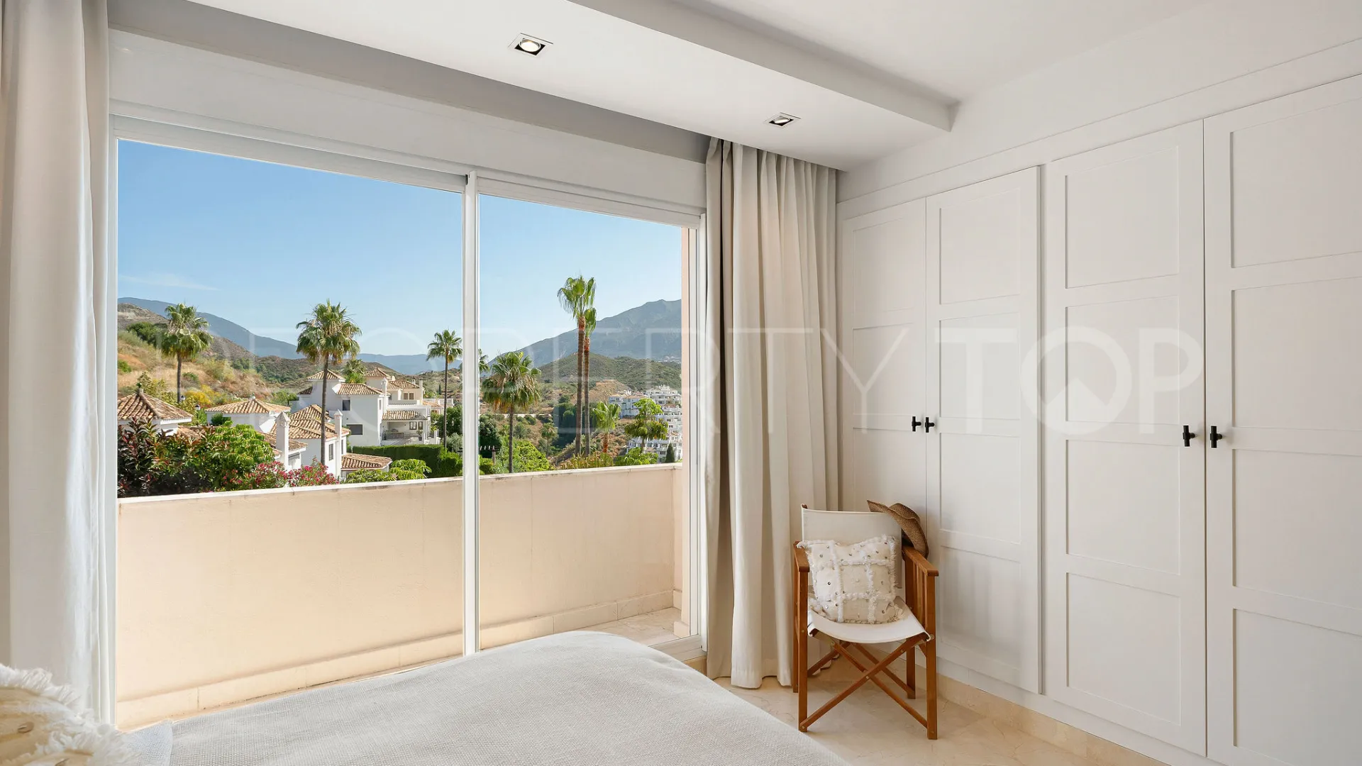 Comprar apartamento de 3 dormitorios en Nueva Andalucia