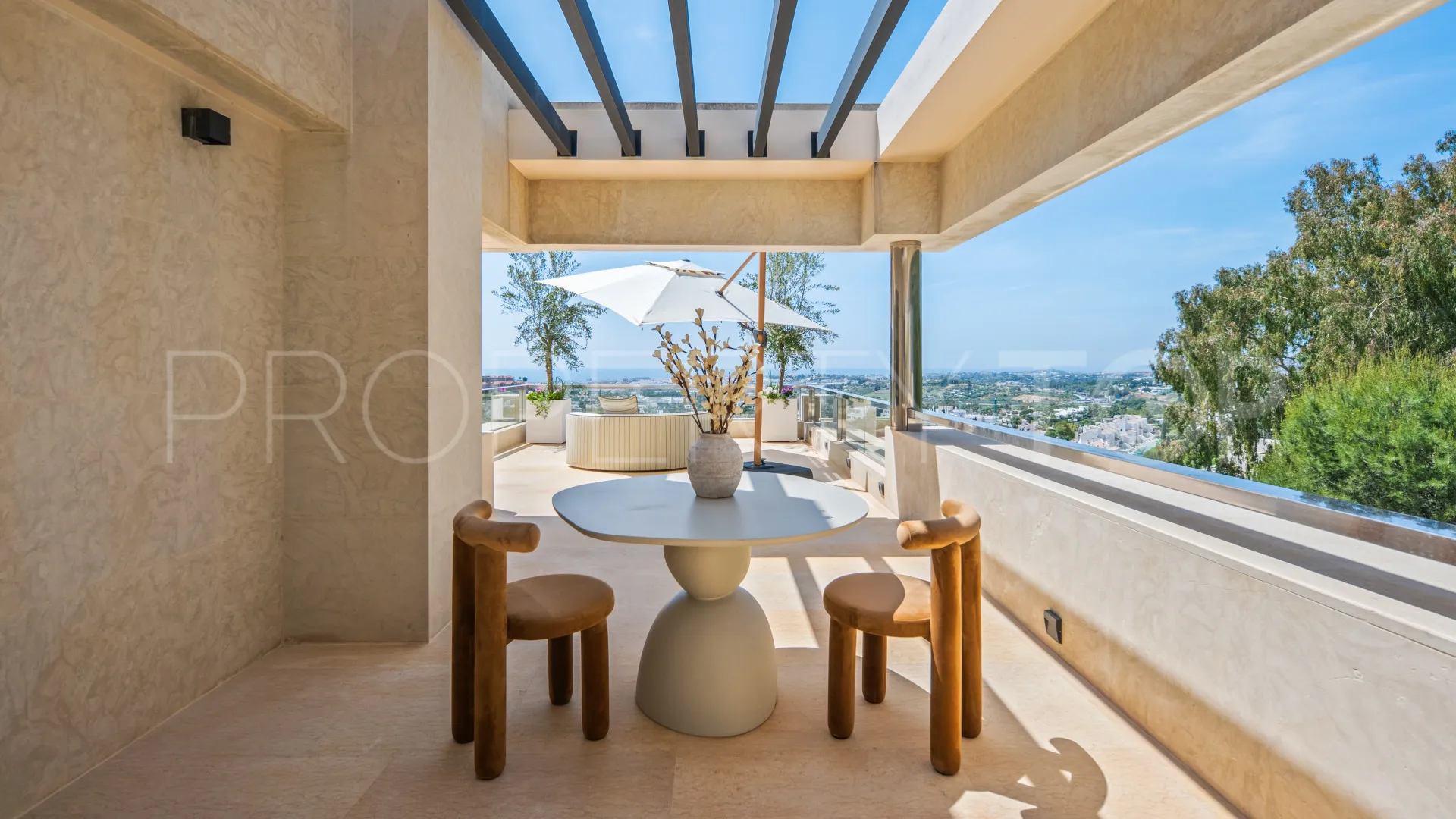 Penthouse for sale in Nueva Andalucia