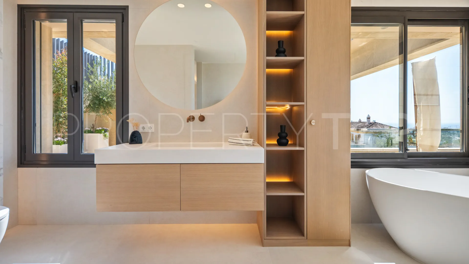 Penthouse for sale in Nueva Andalucia