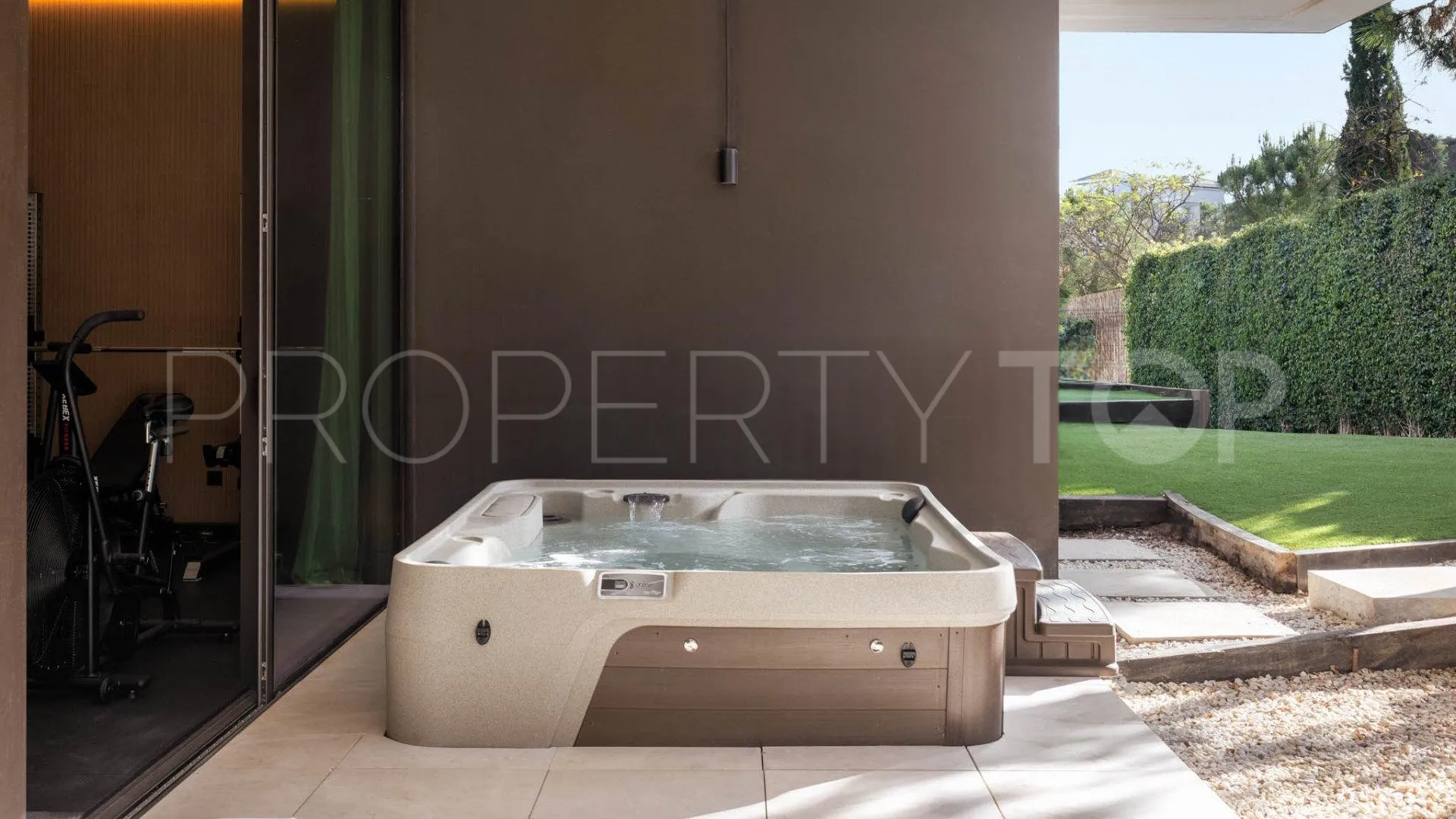 Villa en venta en Benahavis con 5 dormitorios