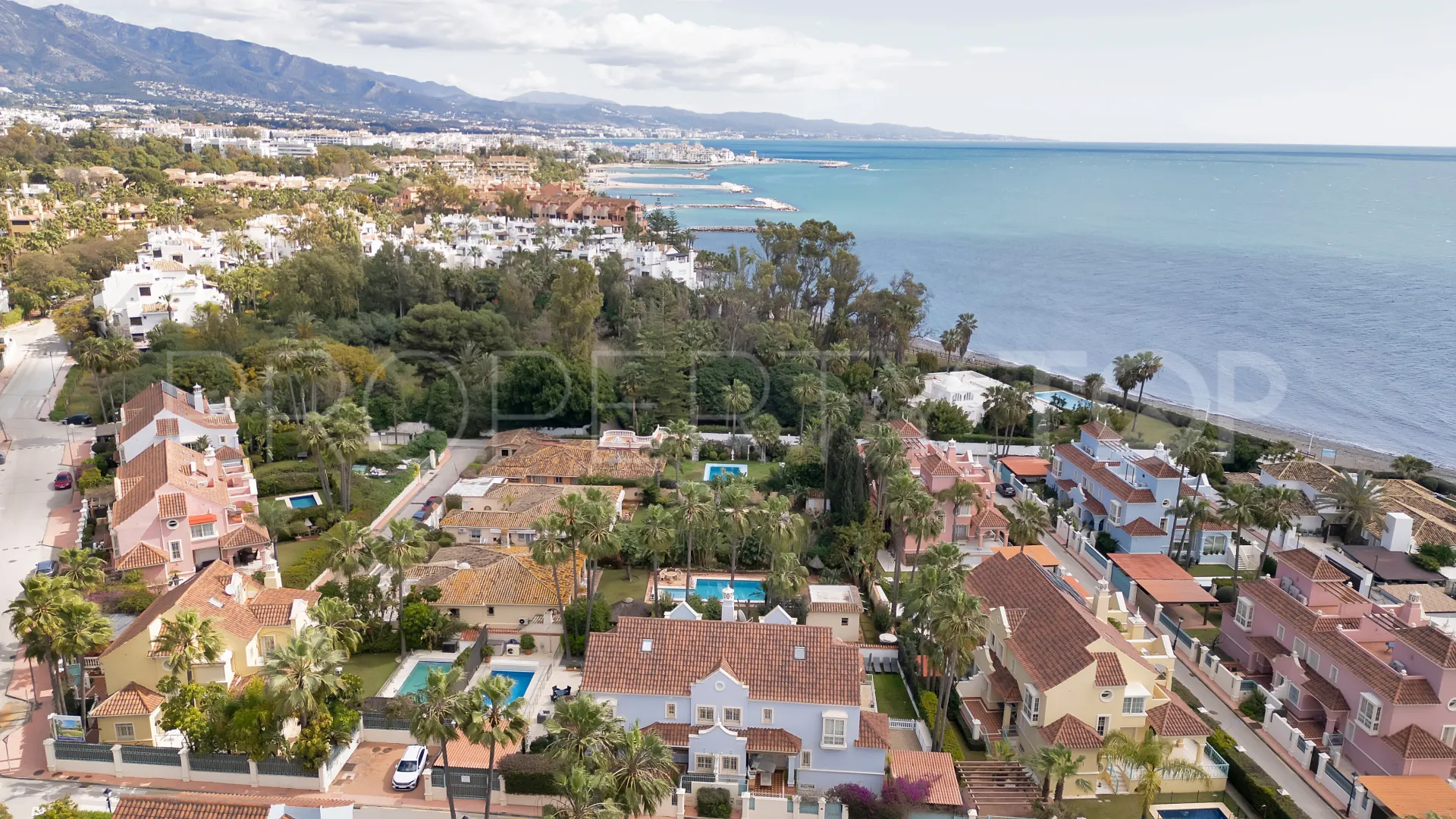 Villa de 7 dormitorios a la venta en Marbella - Puerto Banus
