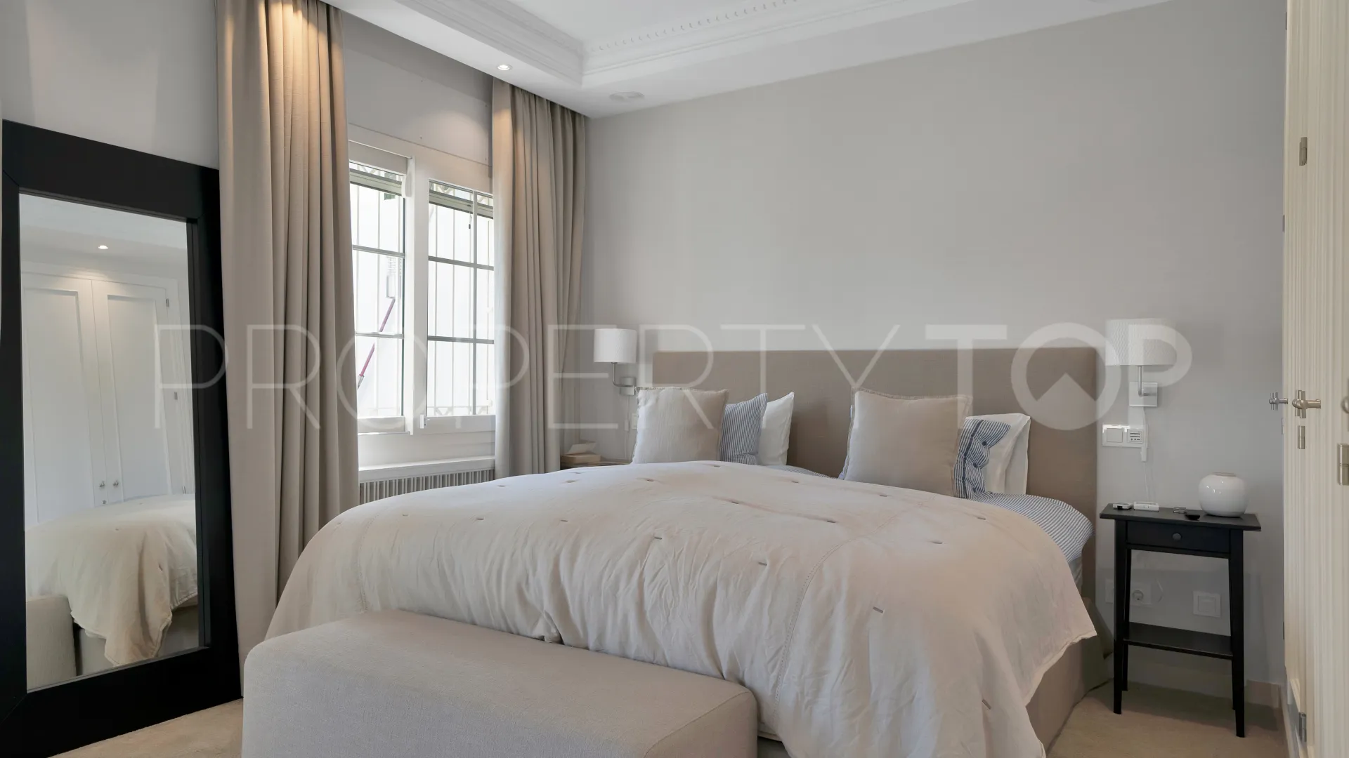 Villa de 7 dormitorios a la venta en Marbella - Puerto Banus