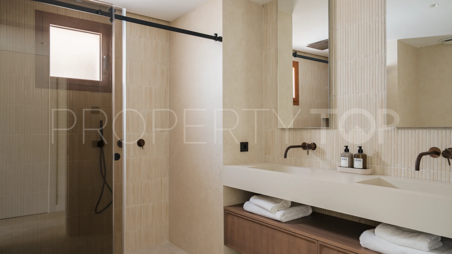 For sale Nueva Andalucia 4 bedrooms ground floor duplex