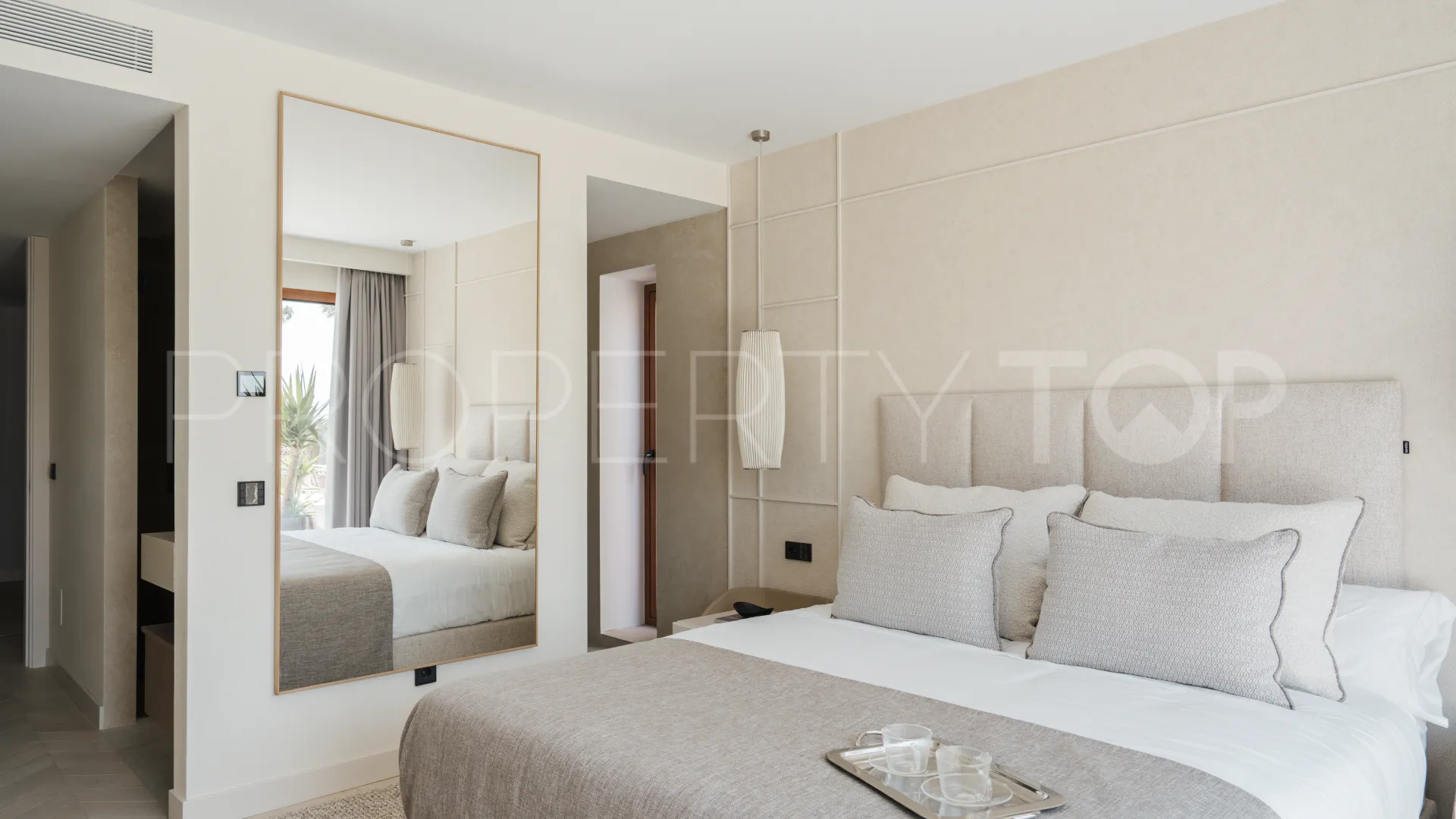 For sale Nueva Andalucia 4 bedrooms ground floor duplex